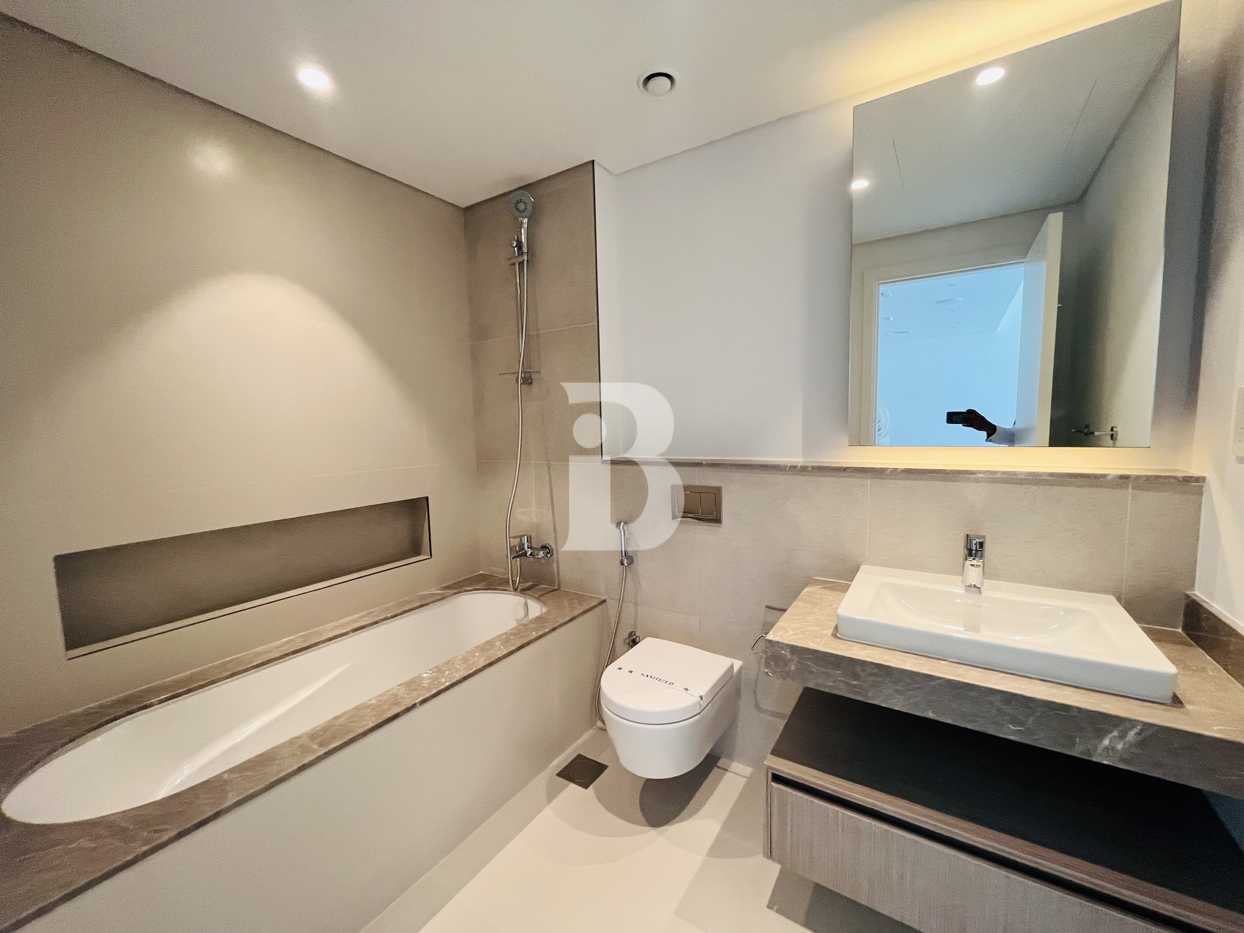 STUNNING SKYLINE CREEK VIEW | VACANT ON TRANSFER