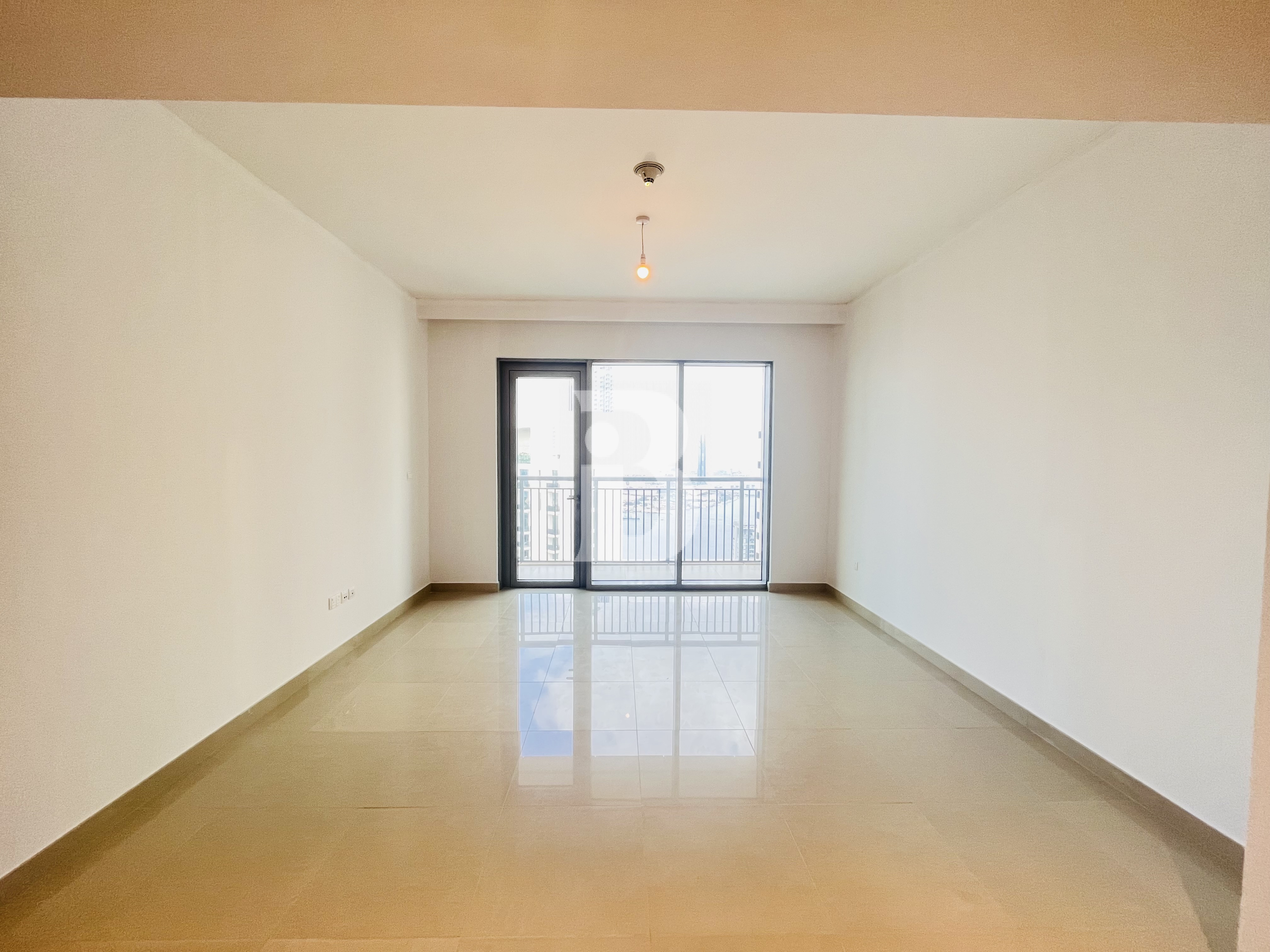 STUNNING SKYLINE CREEK VIEW | VACANT ON TRANSFER