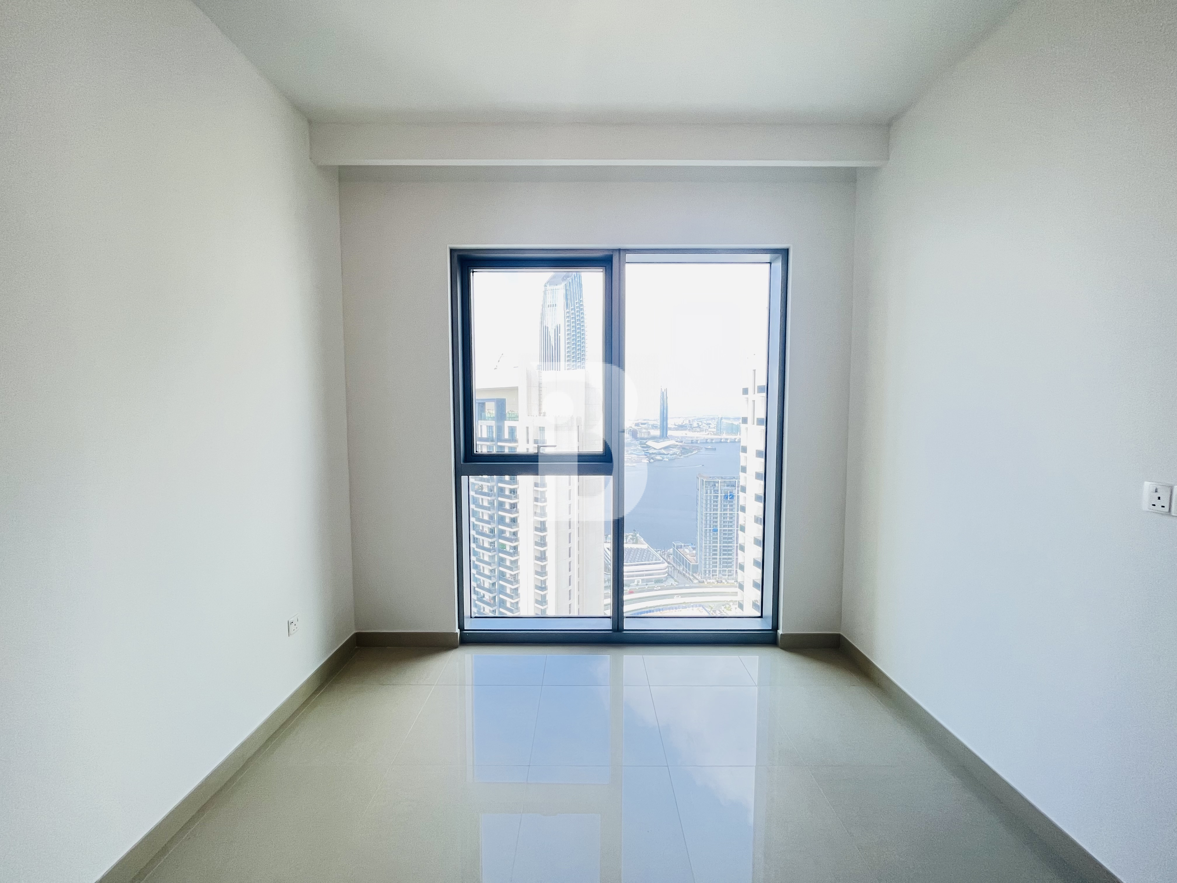 STUNNING SKYLINE CREEK VIEW | VACANT ON TRANSFER