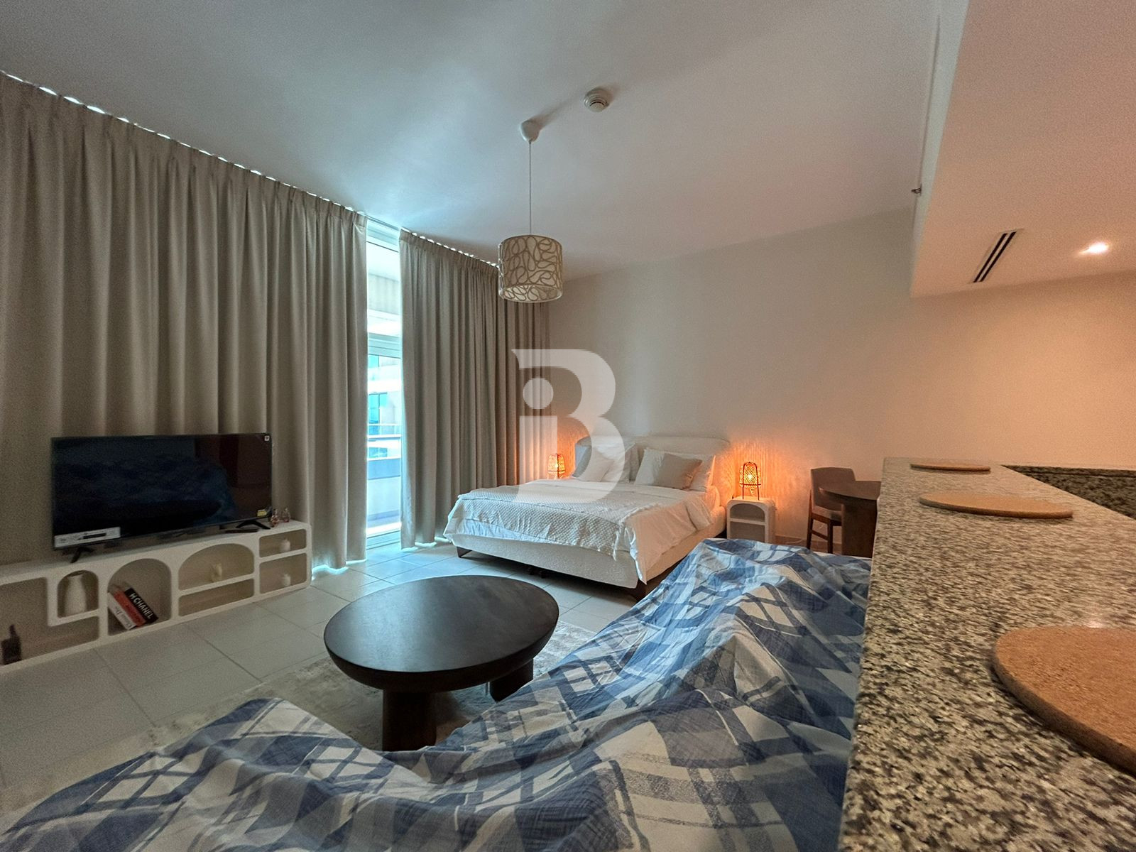 IDEAL STUDIO | FURNISHED | ROOMY | VACANT