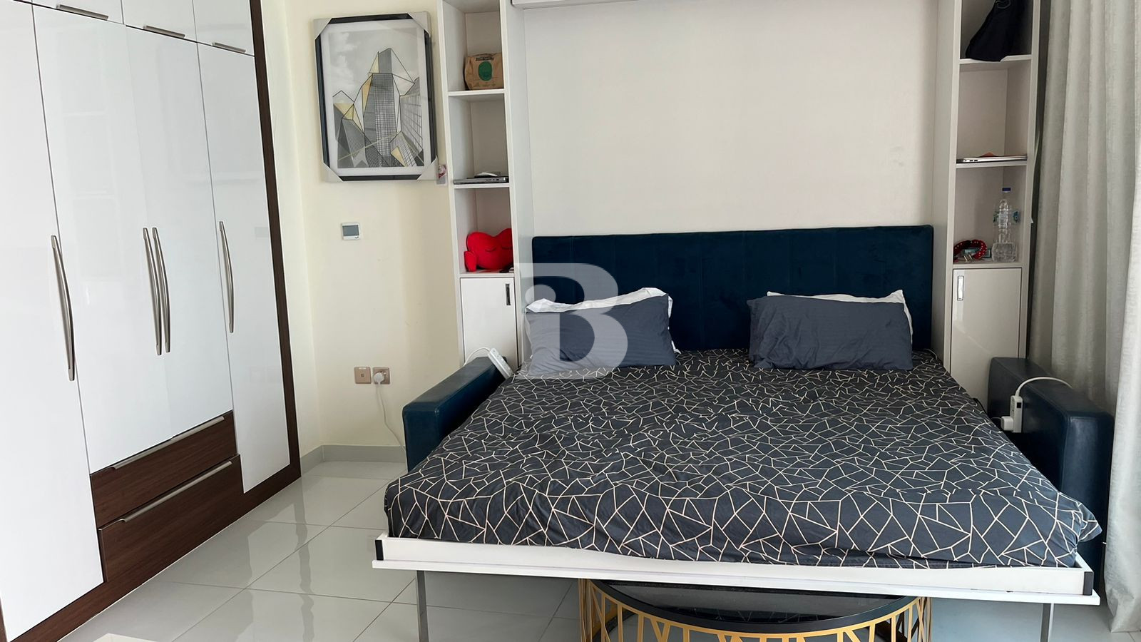 RENTED | MIRACLE FACING | ENHANCED DECOR