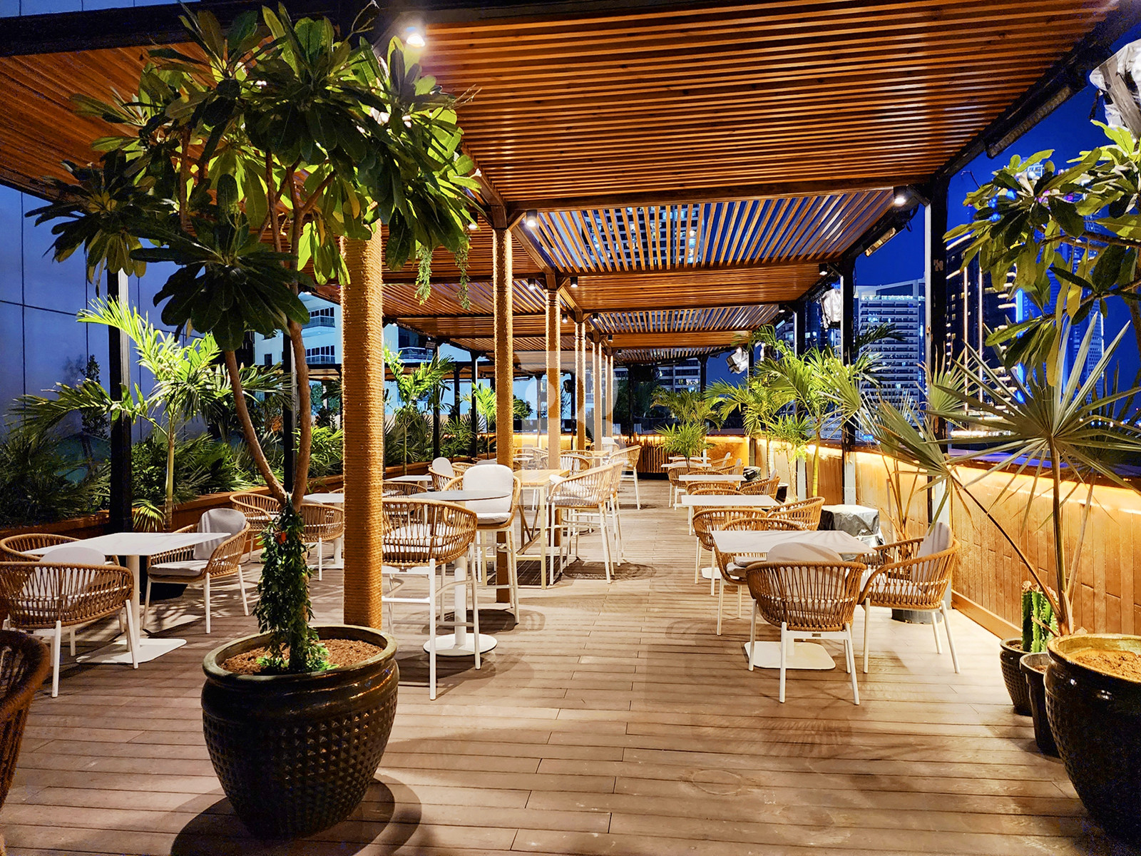 SHEESHA AN ALCOHOL LICENSED | HIGH END | SPACIOUS