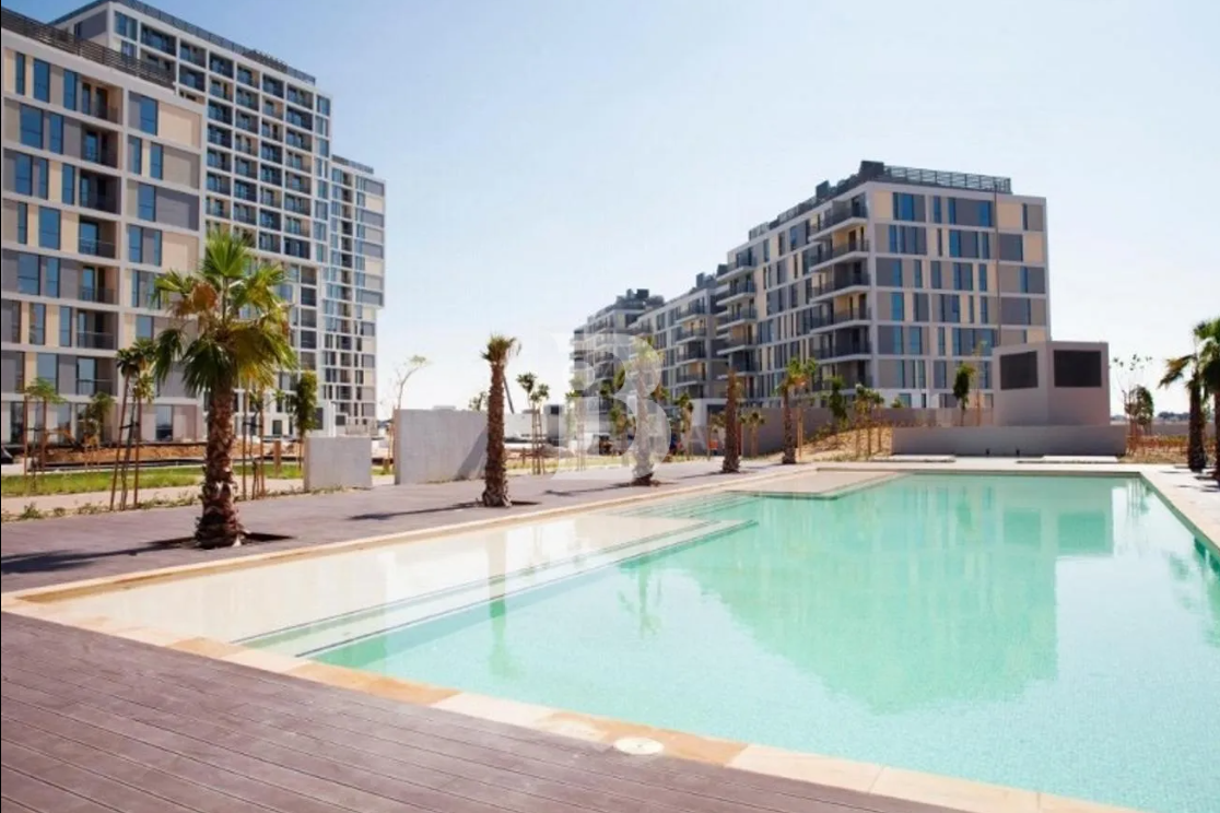 Huge 1BR | Investment purpose |High Floor |Compact