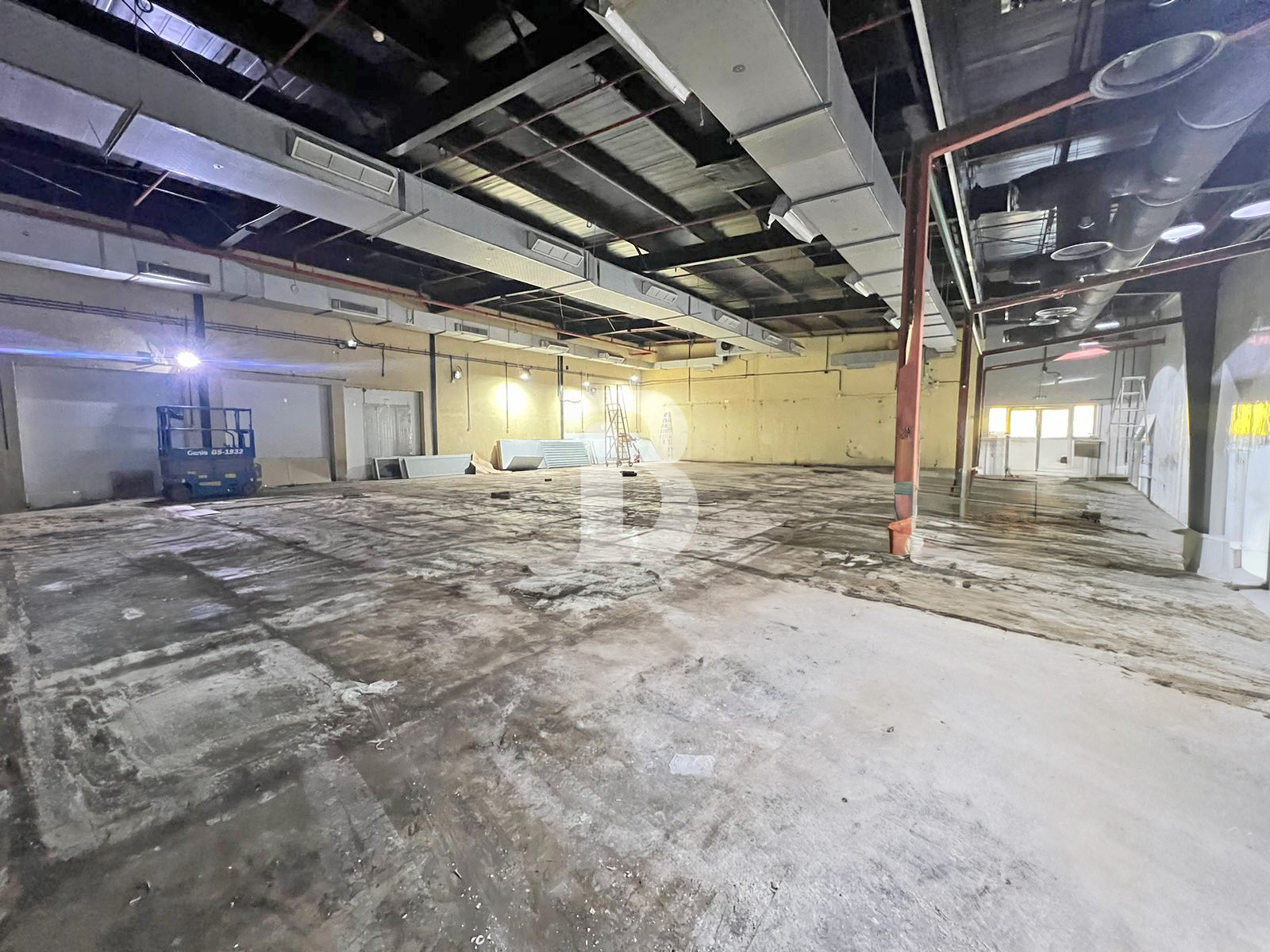 Road facing 8000 Sqft | Showroom in Al Quoz