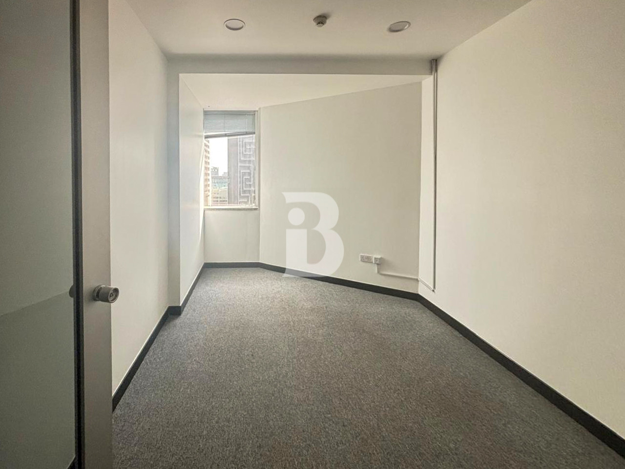 SZR VIEW | FULLY PARTITIONED UNIT | NEAR METRO