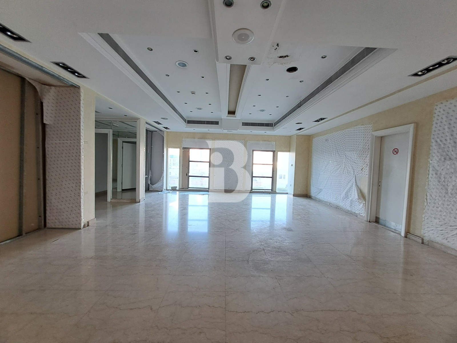 MASSIVE DUPLEX SHOWROOM | CORNICHE ROAD