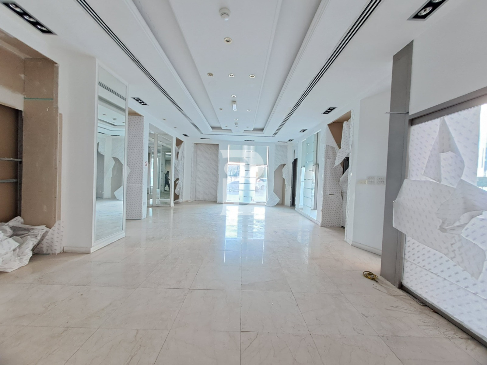 MASSIVE DUPLEX SHOWROOM | CORNICHE ROAD