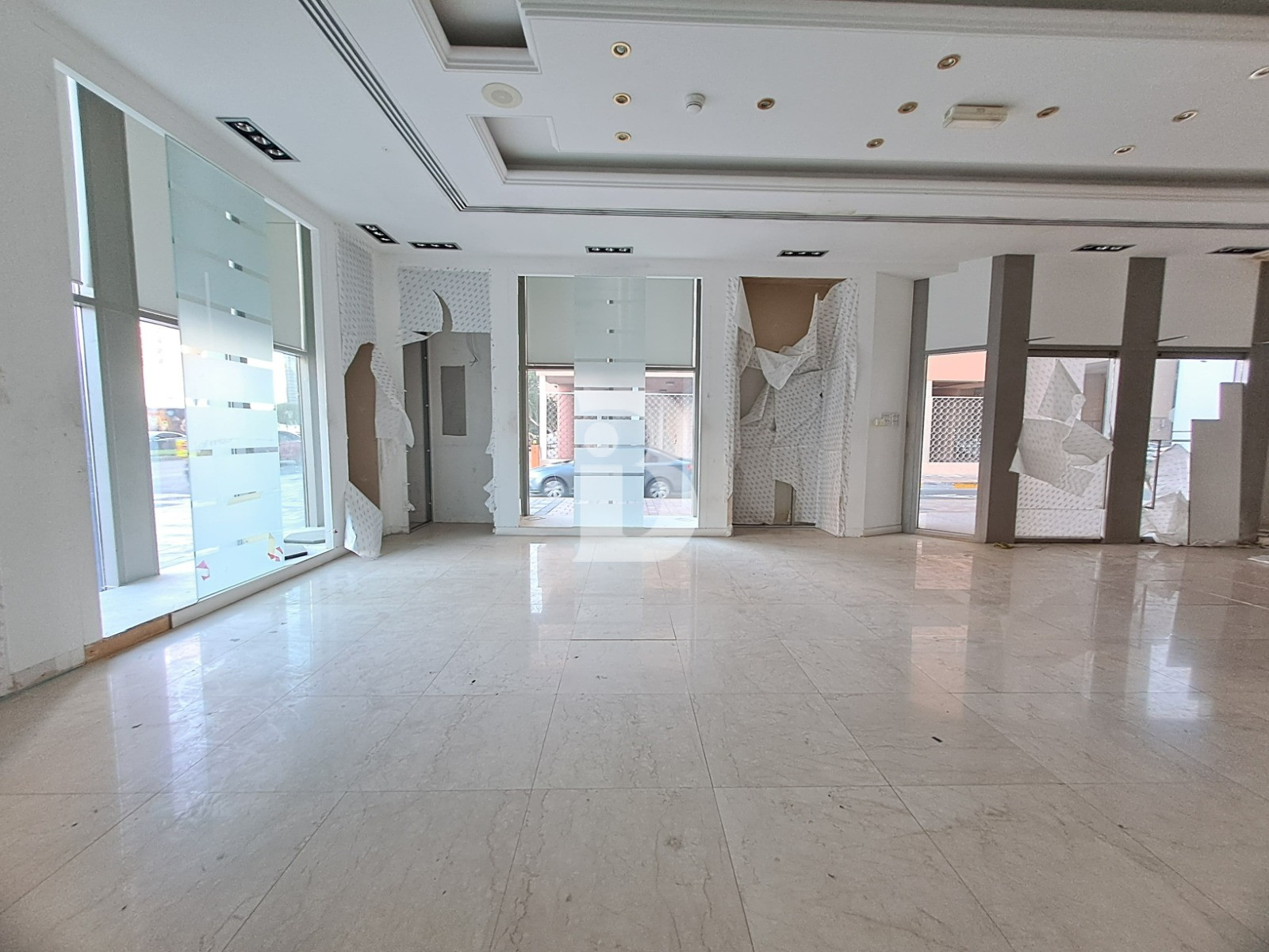MASSIVE DUPLEX SHOWROOM | CORNICHE ROAD