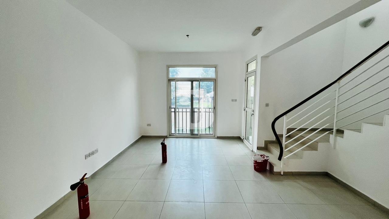 2BH TOWN HOUSE  | Spacious | Private Garden