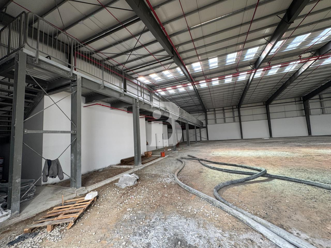 BRAND NEW WAREHOUSE | 320KW | LOADING BAYS