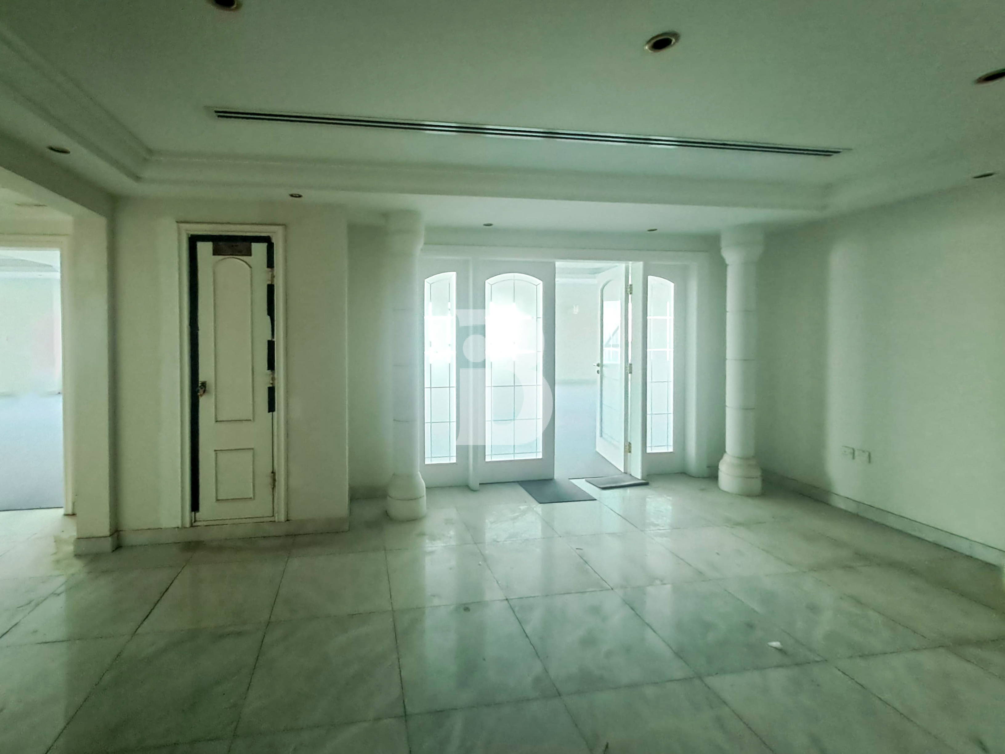 SPACIOUS | PENTHOUSE | PARTIAL CORNICHE VIEW