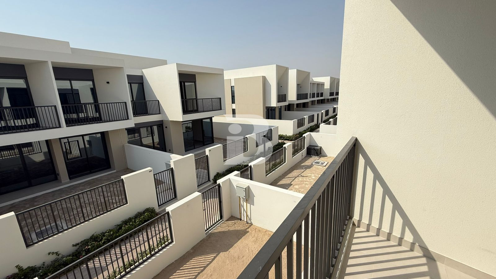 Ready to move |Exclusive Townhouse |Back to Back