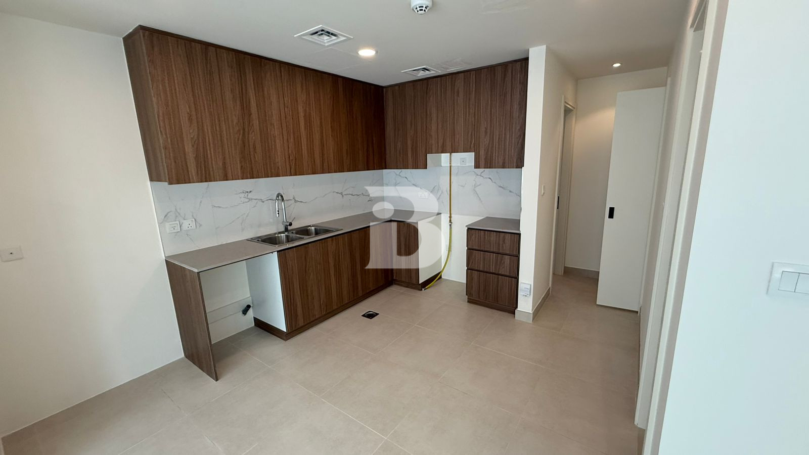 Ready to move |Exclusive Townhouse |Back to Back