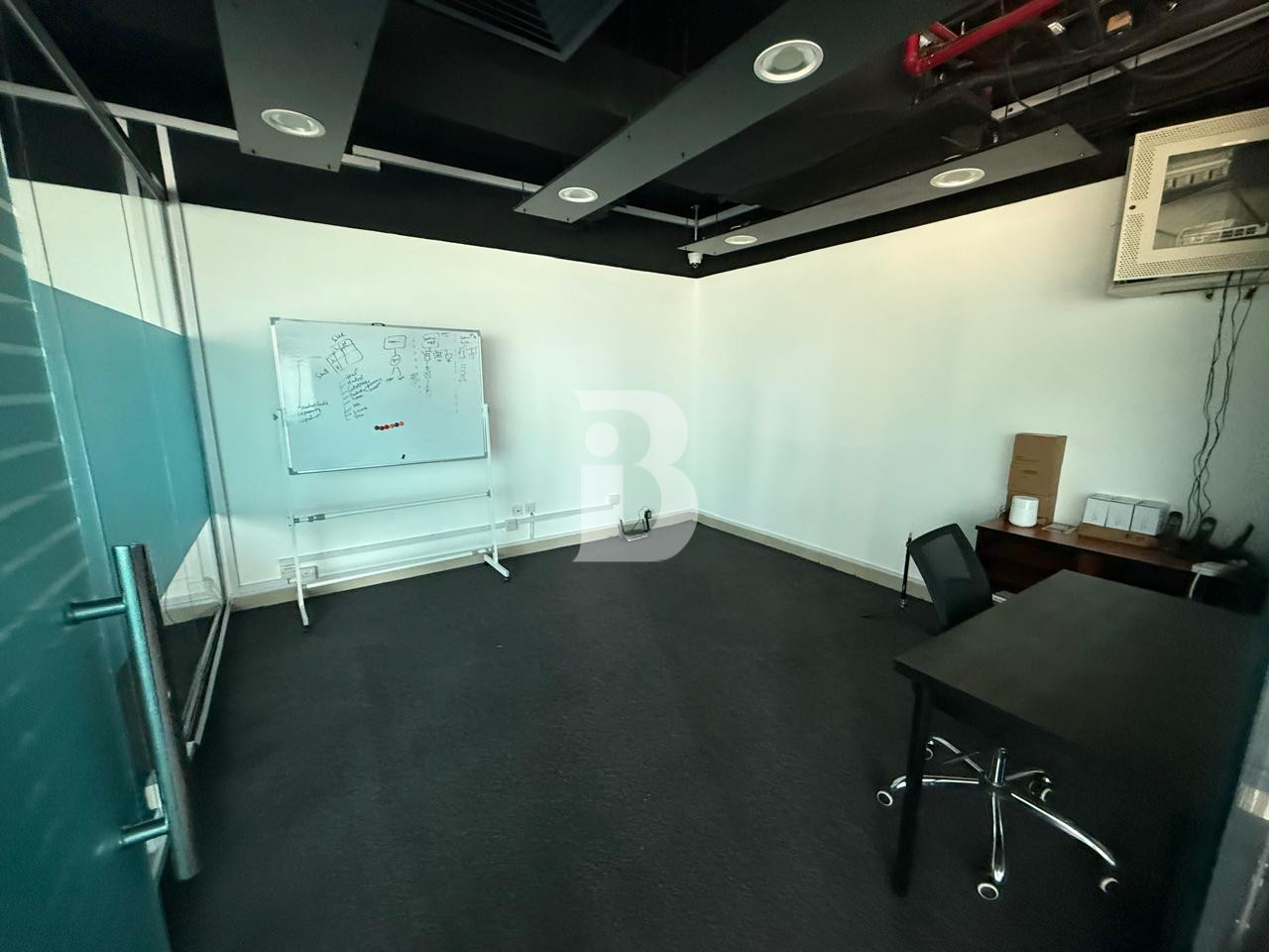 PARTITIONED OFFICE | 3 PARKING | UNFURNISHED