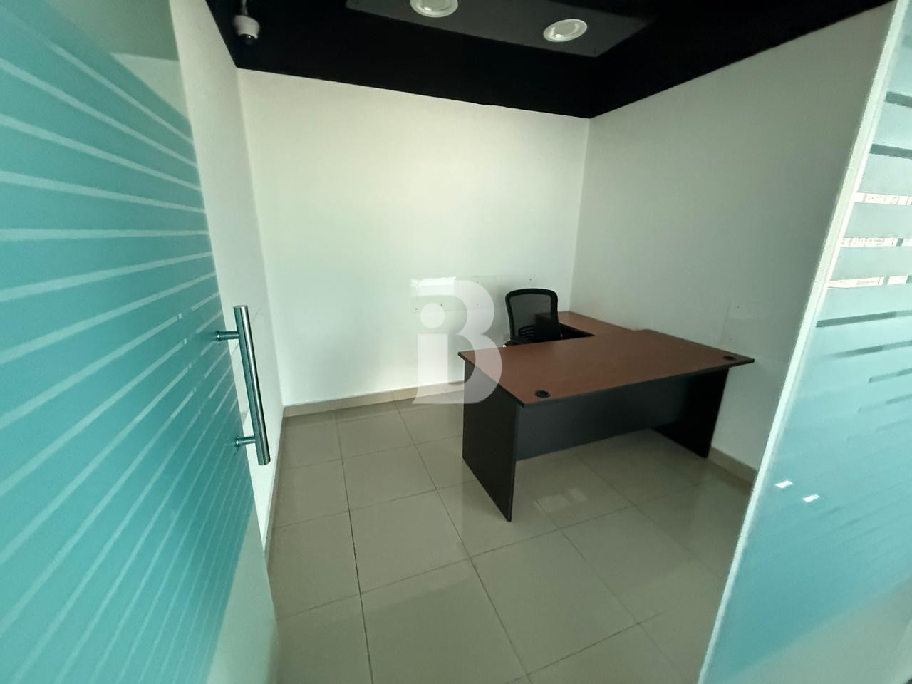 PARTITIONED OFFICE | 3 PARKING | UNFURNISHED