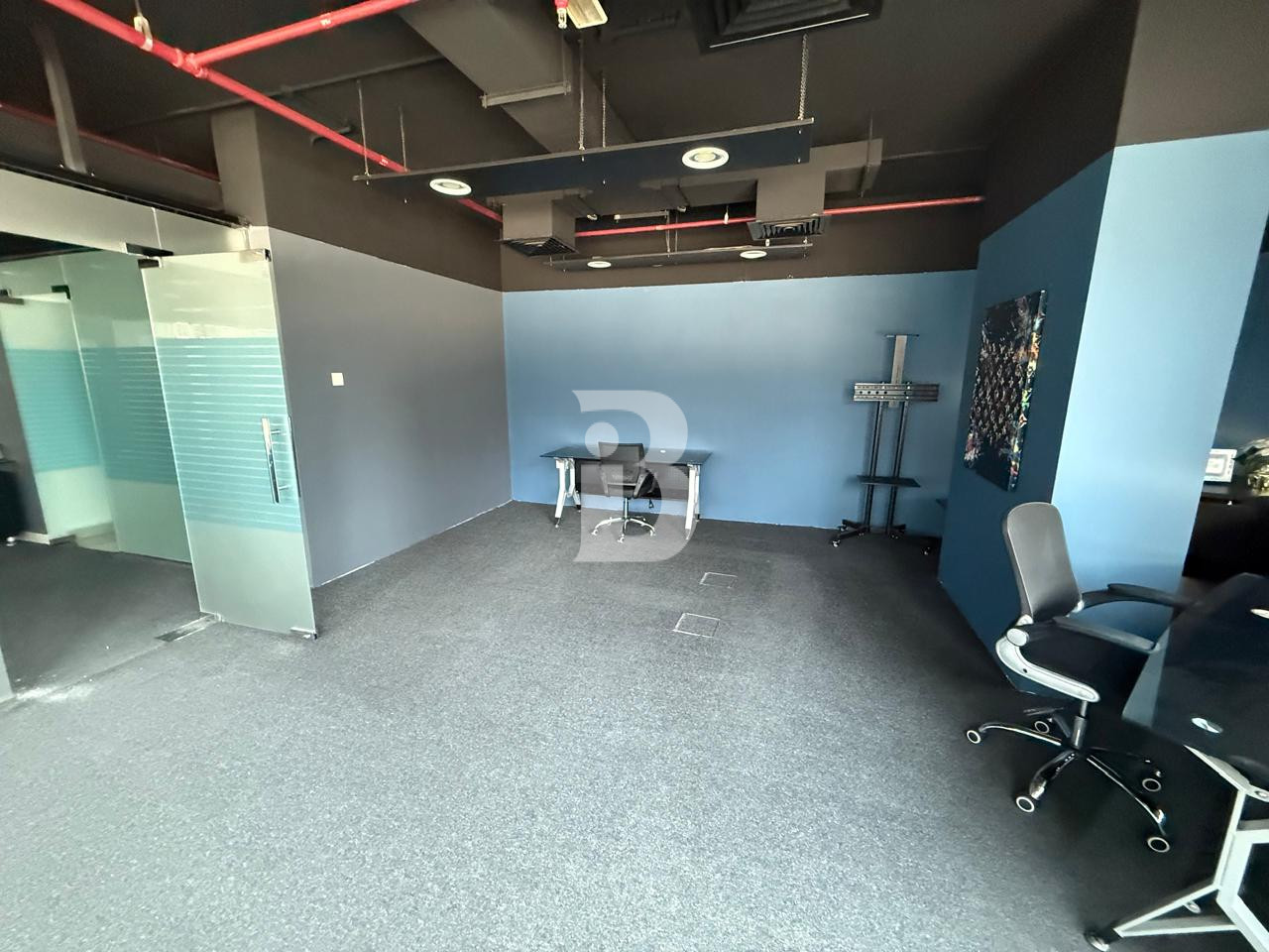 PARTITIONED OFFICE | 3 PARKING | UNFURNISHED