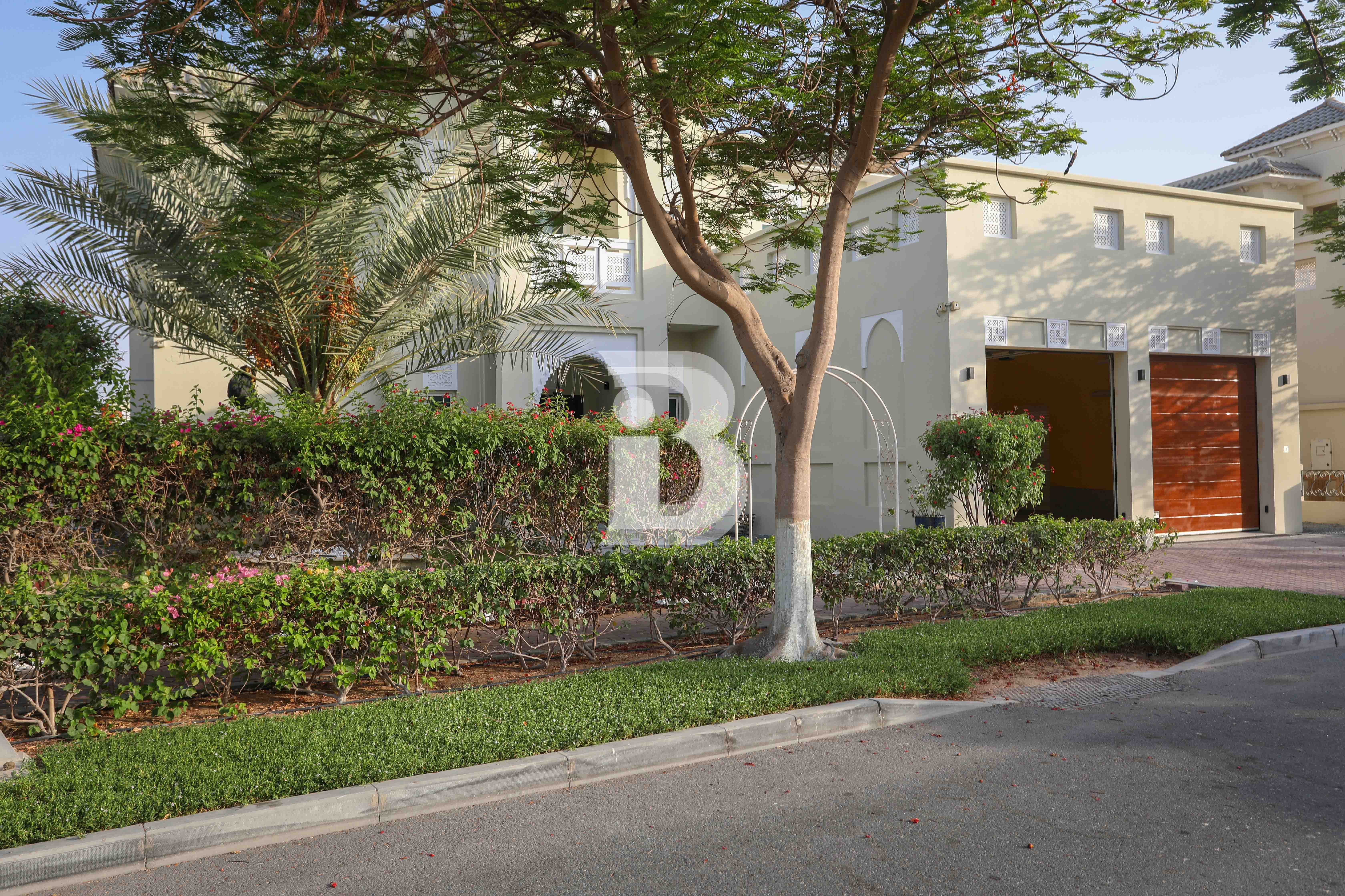 Vastu-Compliant | Single Row | Corner Plot