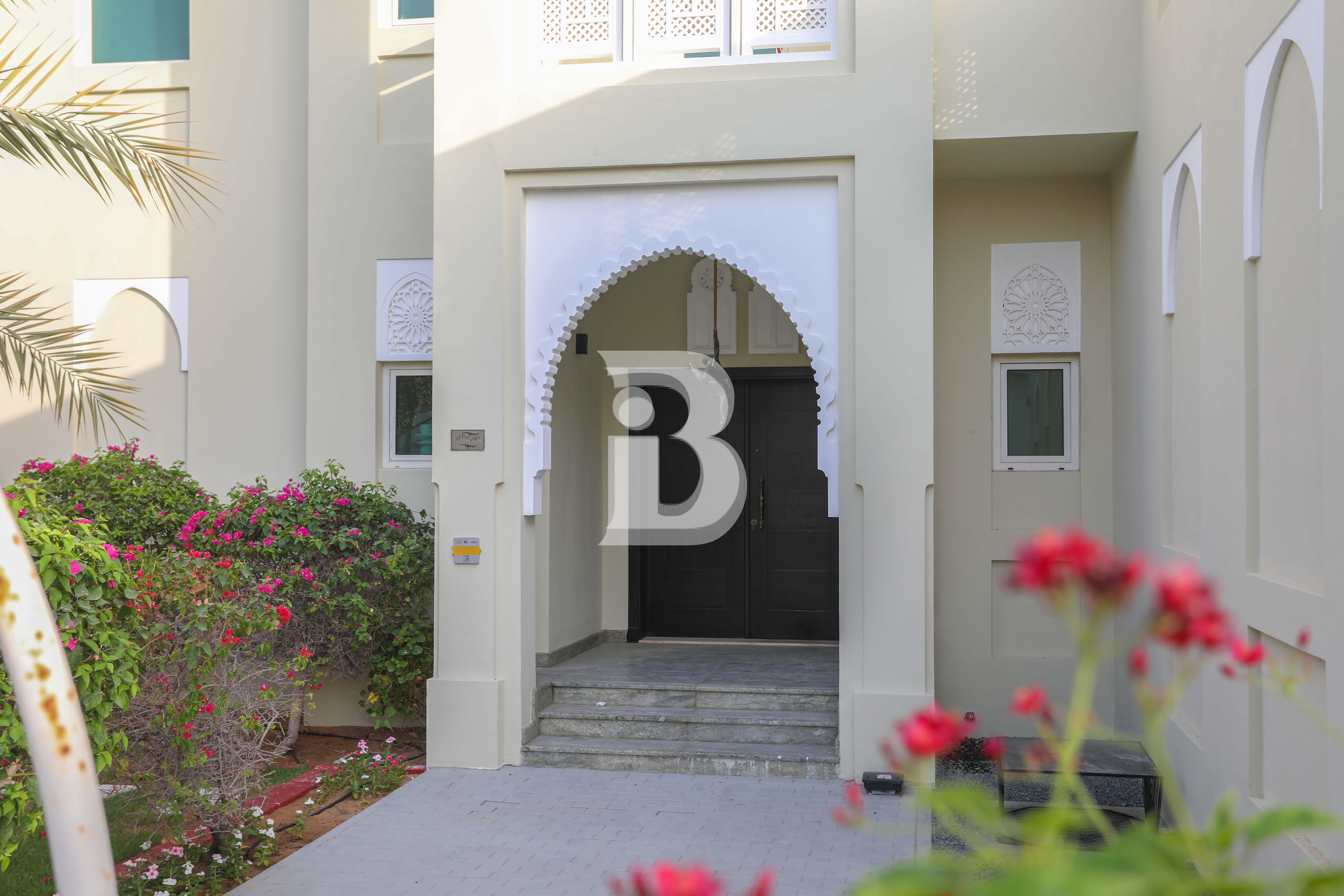 Vastu-Compliant | Single Row | Corner Plot