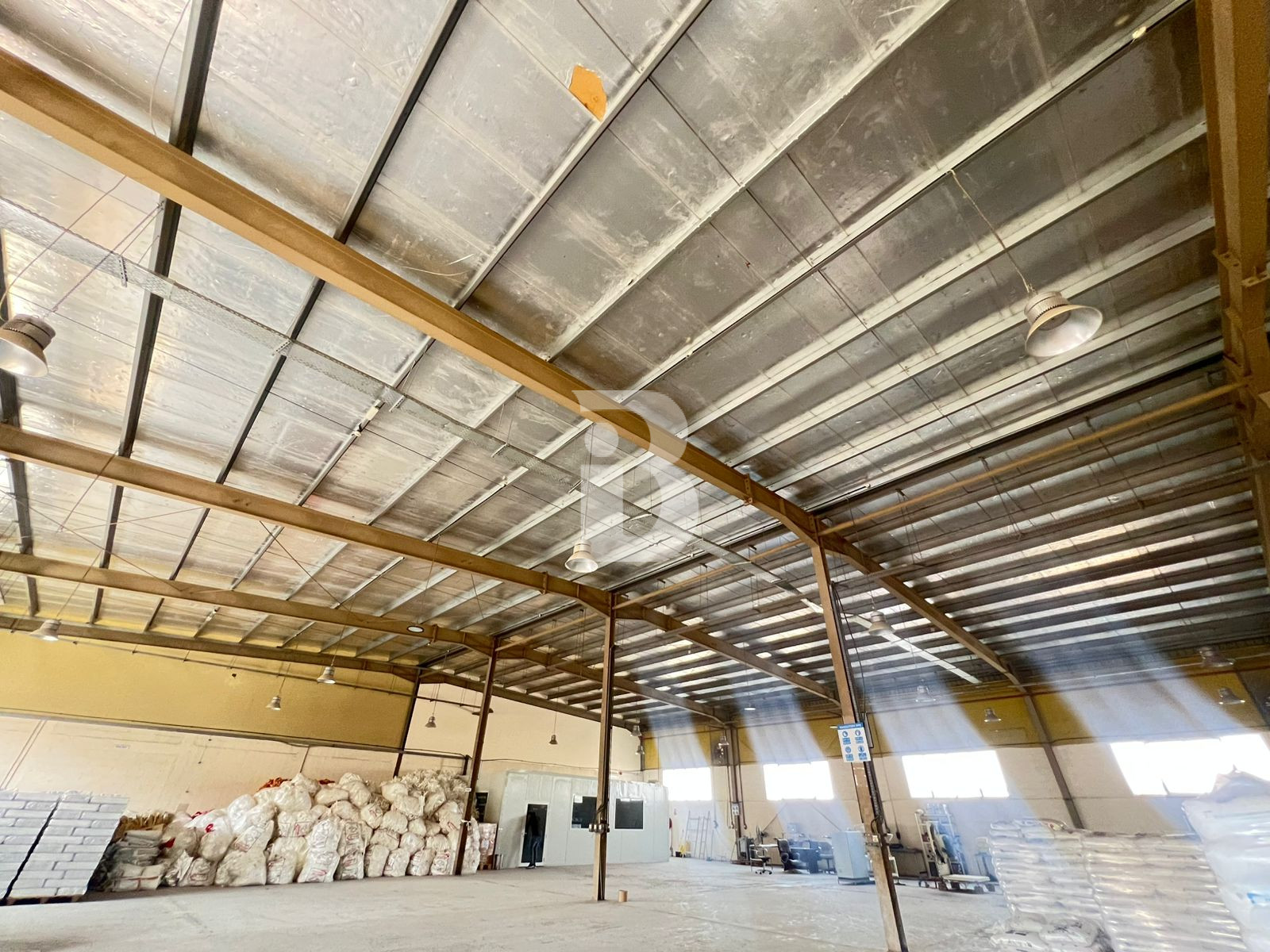 200 KW Power 10956 Sqft Warehouse in DIC