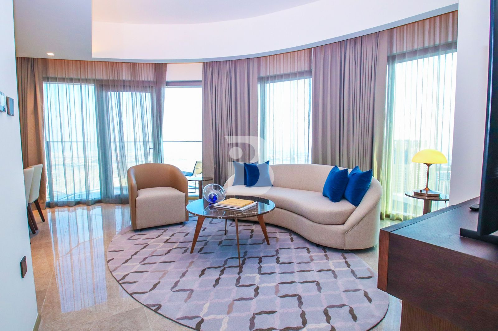 LUXURIOUS | STUNNING VIEWS | BRIGHT LAYOUT