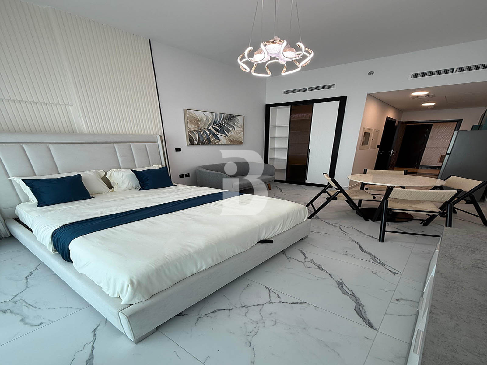 FURNISHED | MODERN | MOVE-IN READY