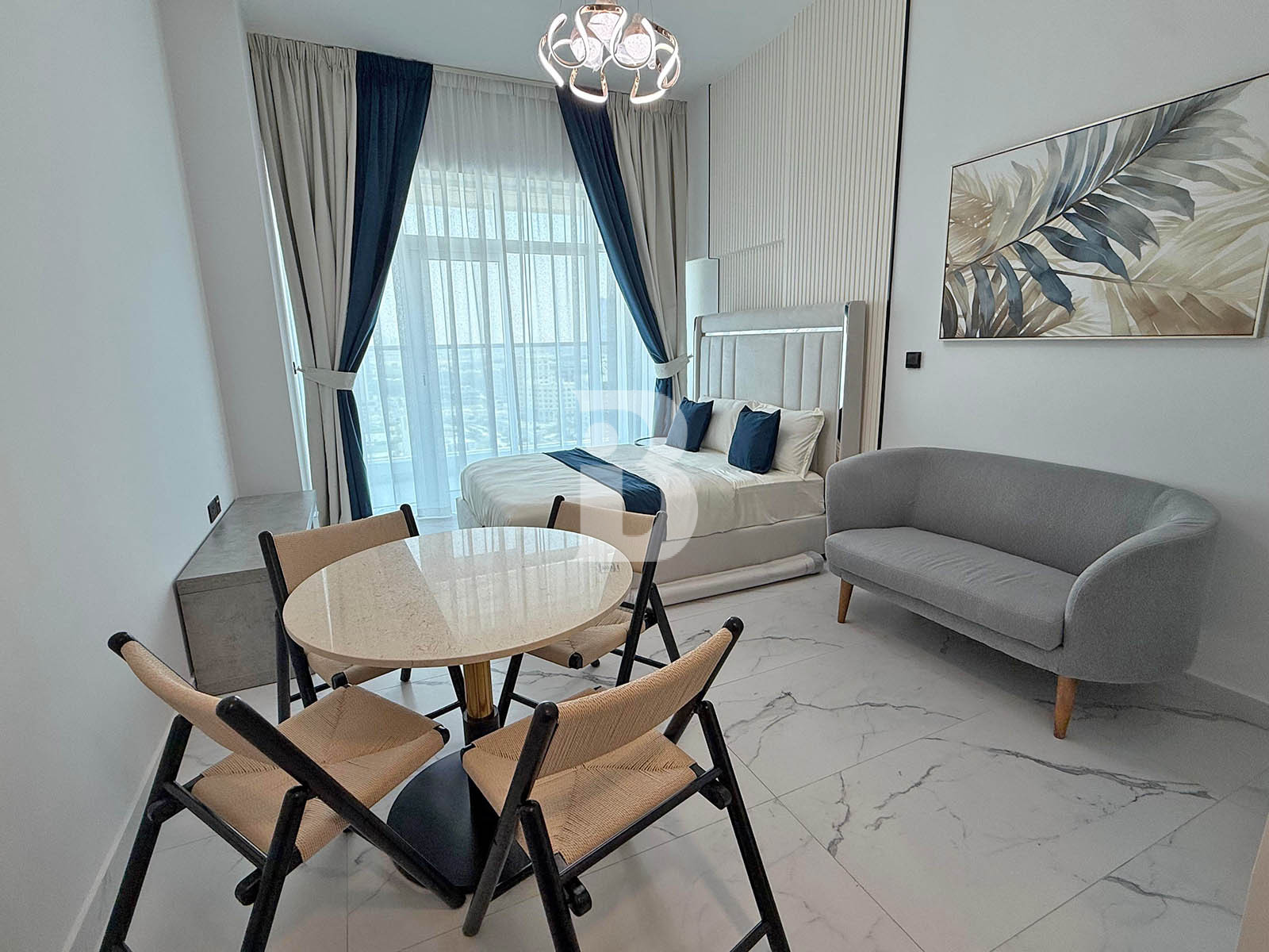 FURNISHED | MODERN | MOVE-IN READY