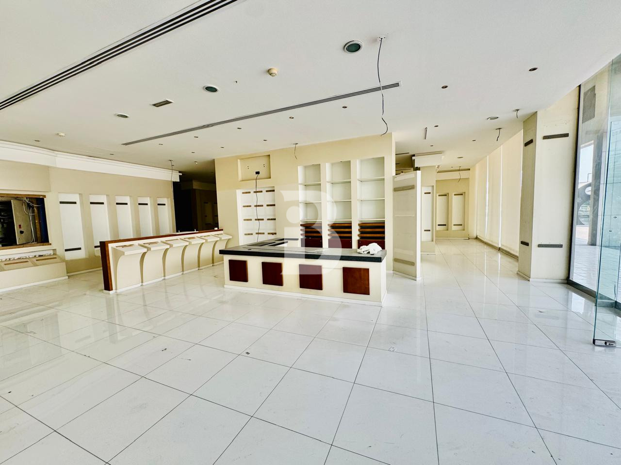 Szr | Max Visibility | Perfect For Car Showroom