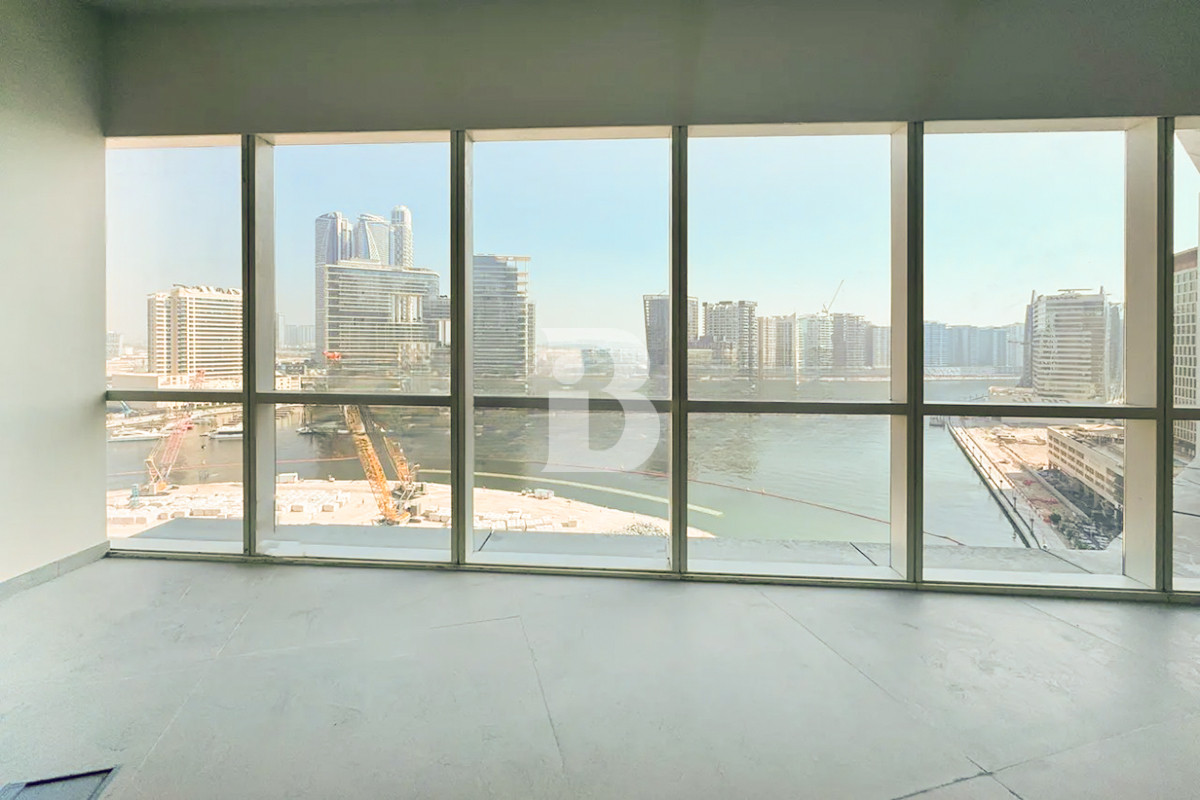 CANAL VIEWS | OPEN PLAN LAYOUT | RARE UNIT