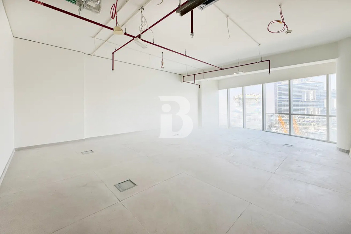 CANAL VIEWS | OPEN PLAN LAYOUT | RARE UNIT