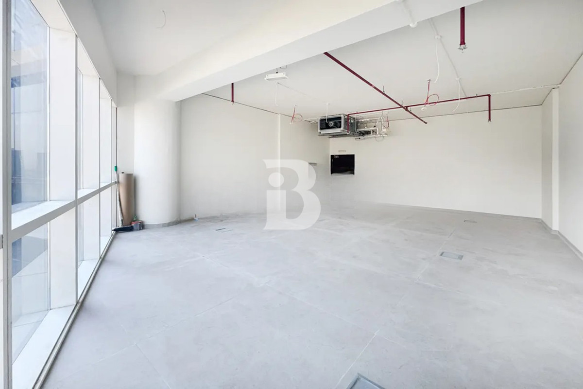 CANAL VIEWS | OPEN PLAN LAYOUT | RARE UNIT