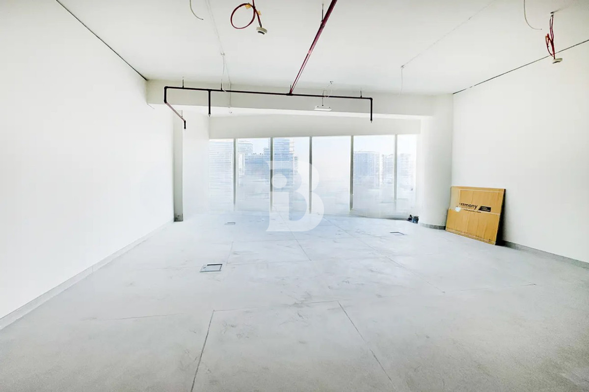 CANAL VIEWS | OPEN PLAN LAYOUT | RARE UNIT