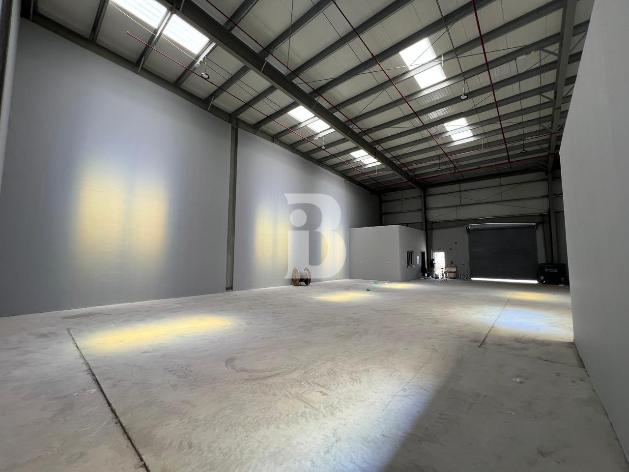 WAREHOUSE DIP 3,274 SQFT | 25KW | VACANT | CLEAN
