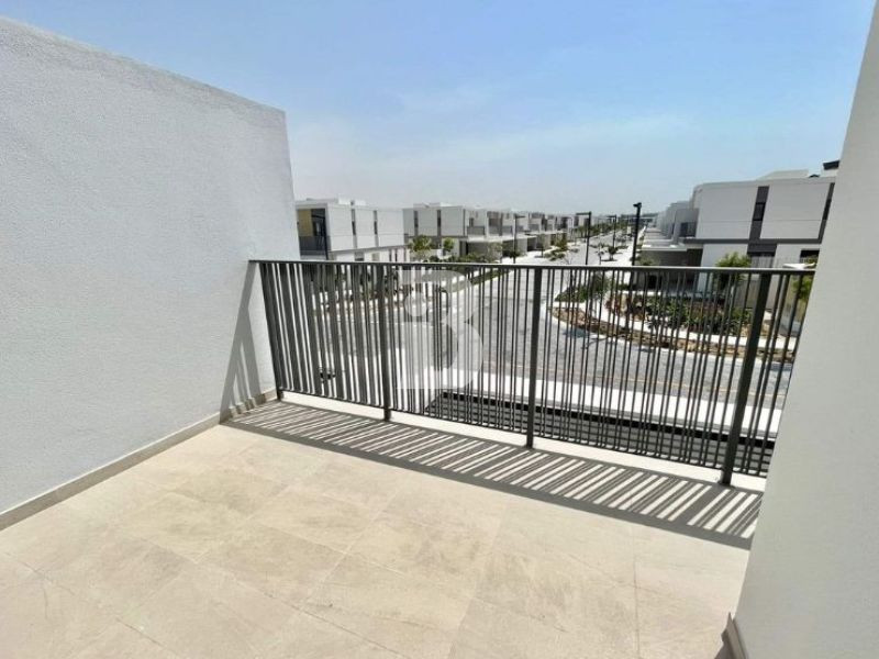 Pool and Park | Vacant soon | Exclusive Townhouse