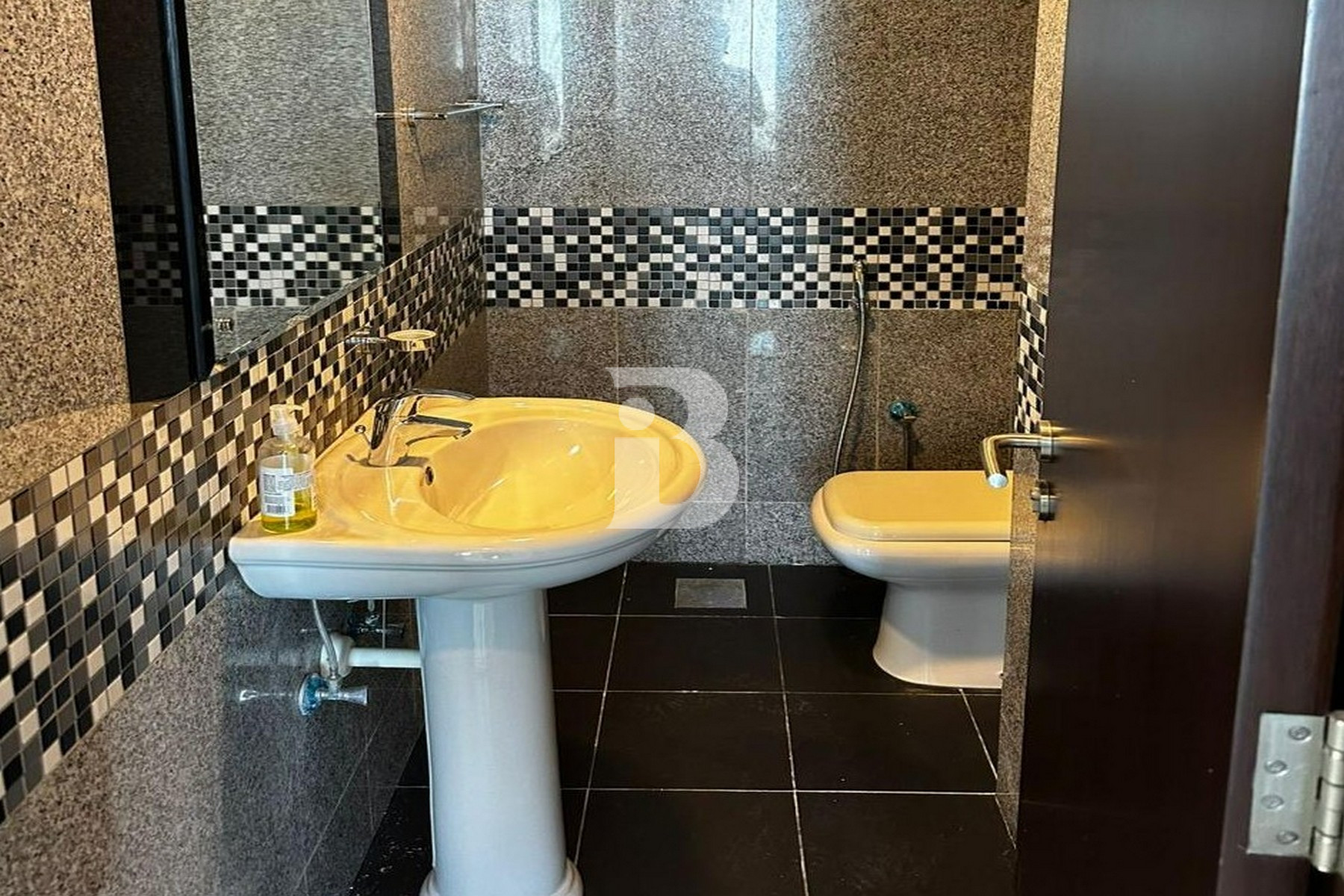 PRIME LOCATION | VACANT | CANAL WALK | NO AGENTS