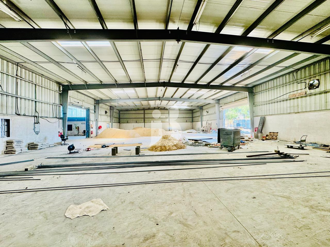 OPEN LAYOUT | 150 KW POWER | LOADING BAYS