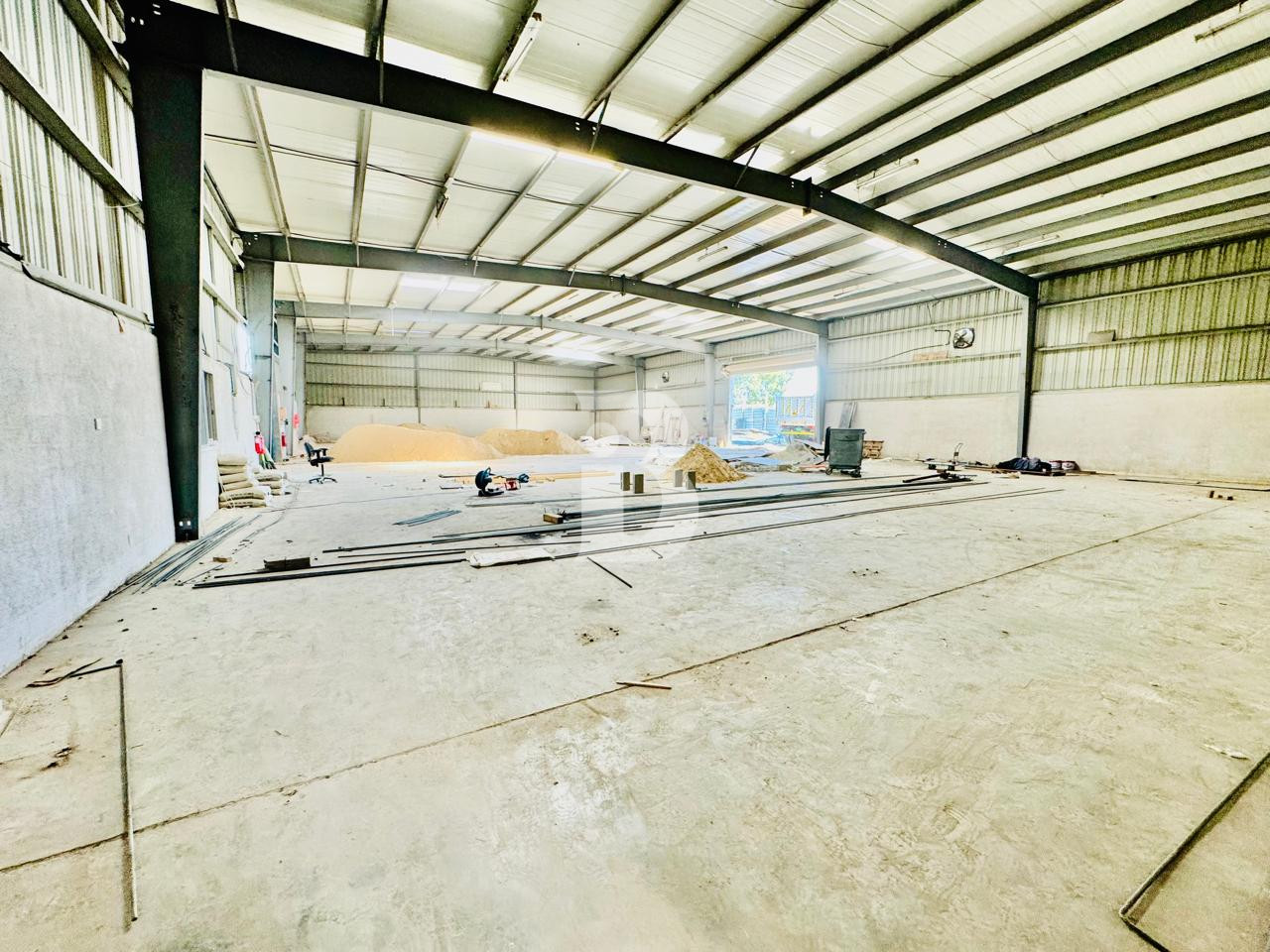 OPEN LAYOUT | 150 KW POWER | LOADING BAYS