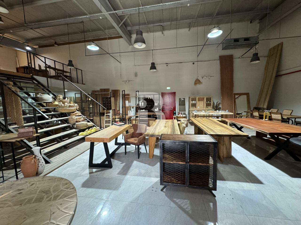 HIGH CEILING | PRIME LOCATION | OPEN LAYOUT