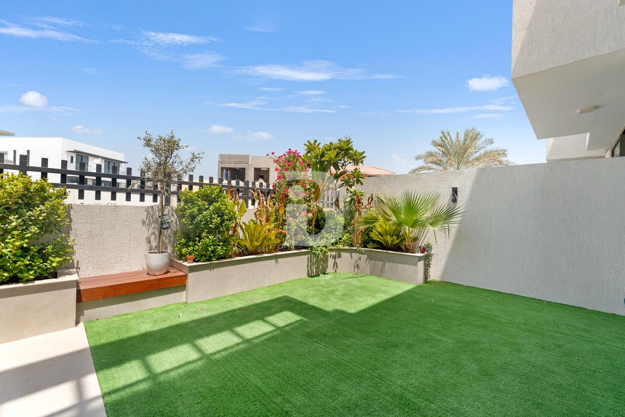 Fully Renovated 4 Bedroom Townhouse | Al Furjan
