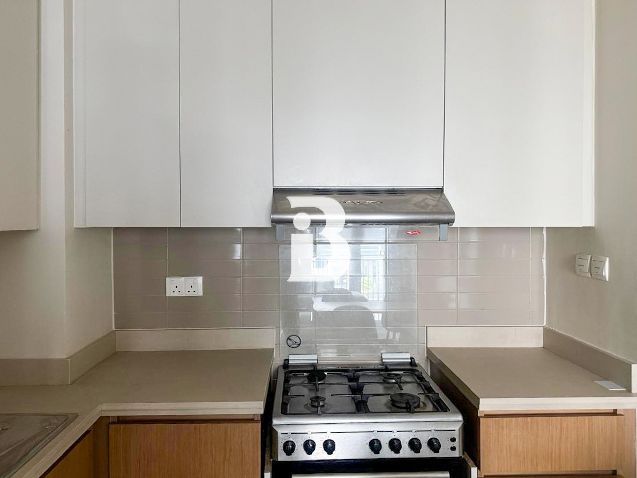 Spacious Unit |  Furnished | Prime Location