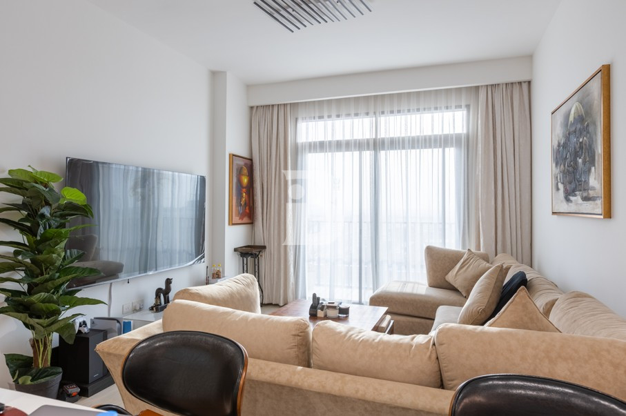 Family Friendly | Tenanted | Mid-Floor Unit