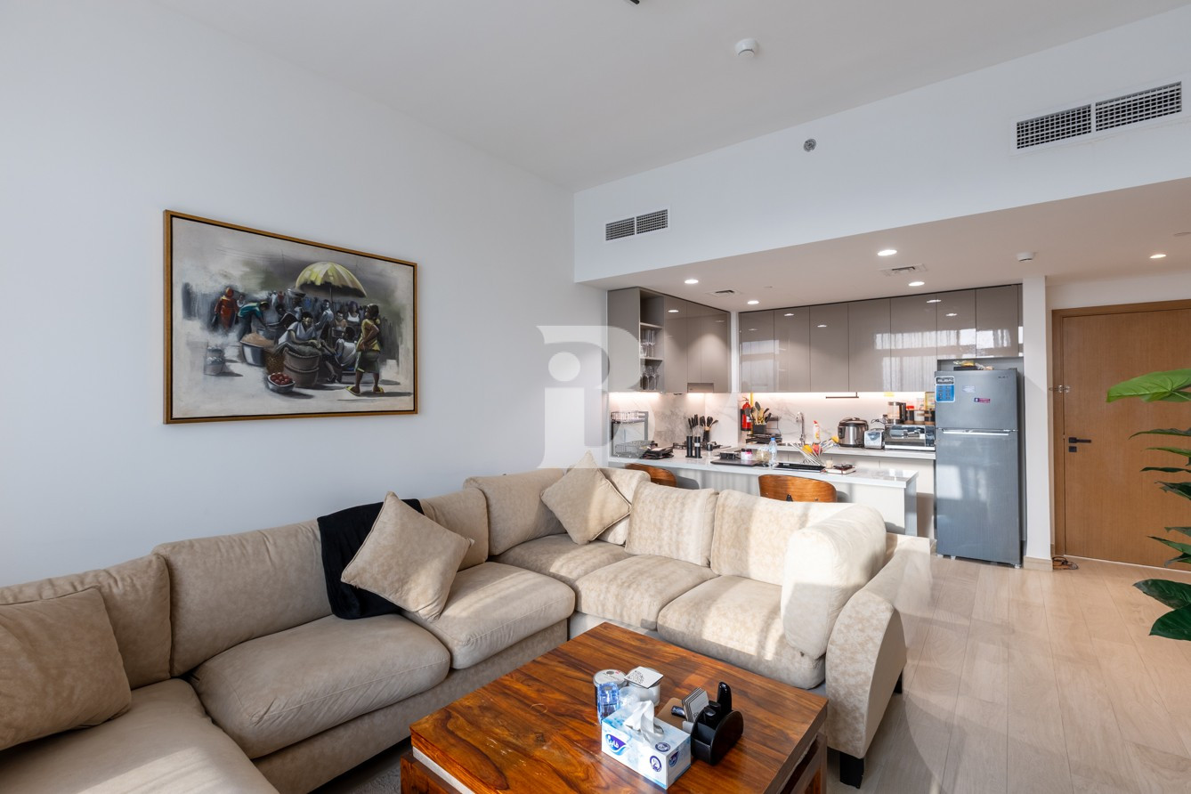 Family Friendly | Tenanted | Mid-Floor Unit