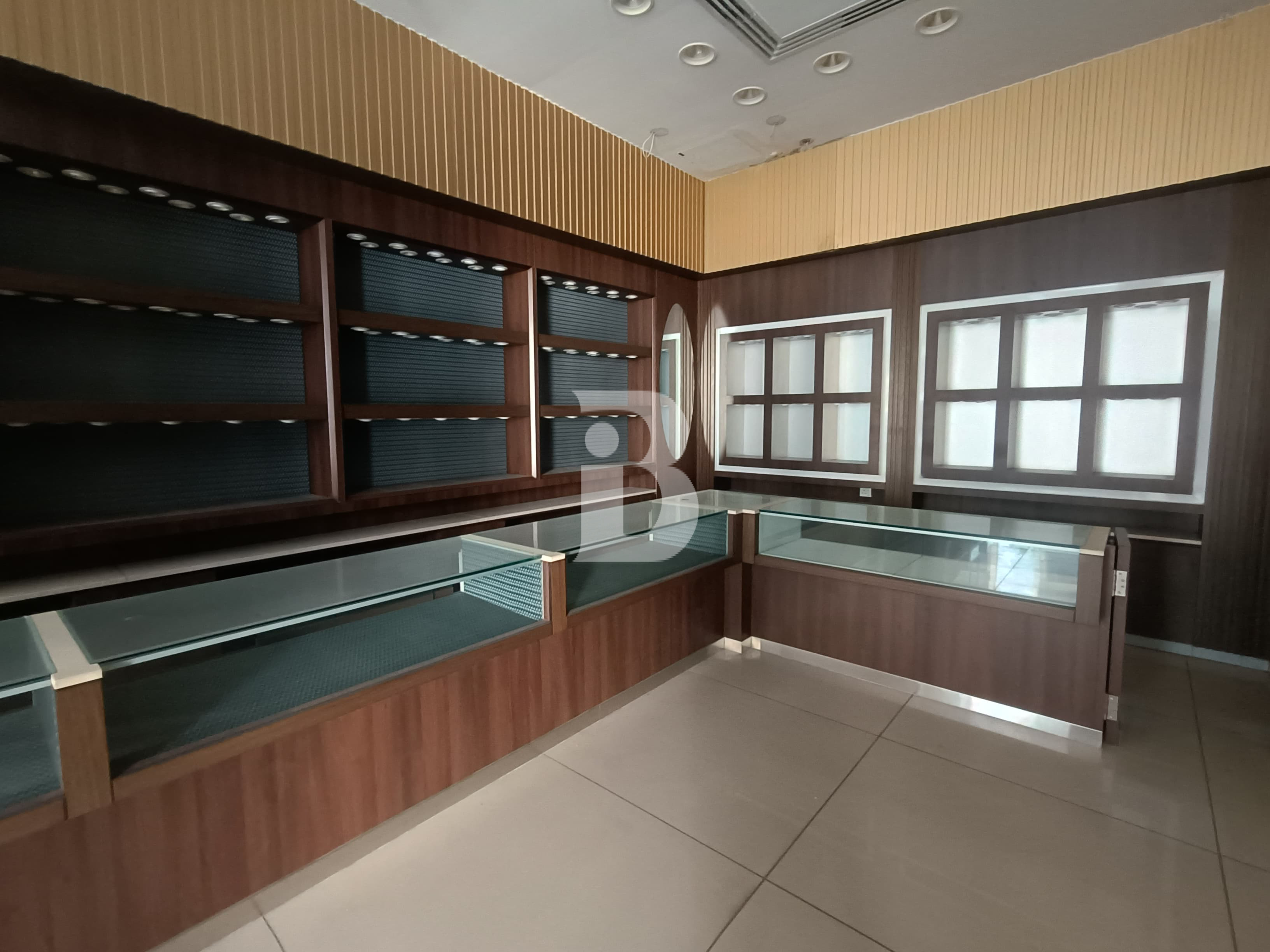 Premium Showroom | No Key Money