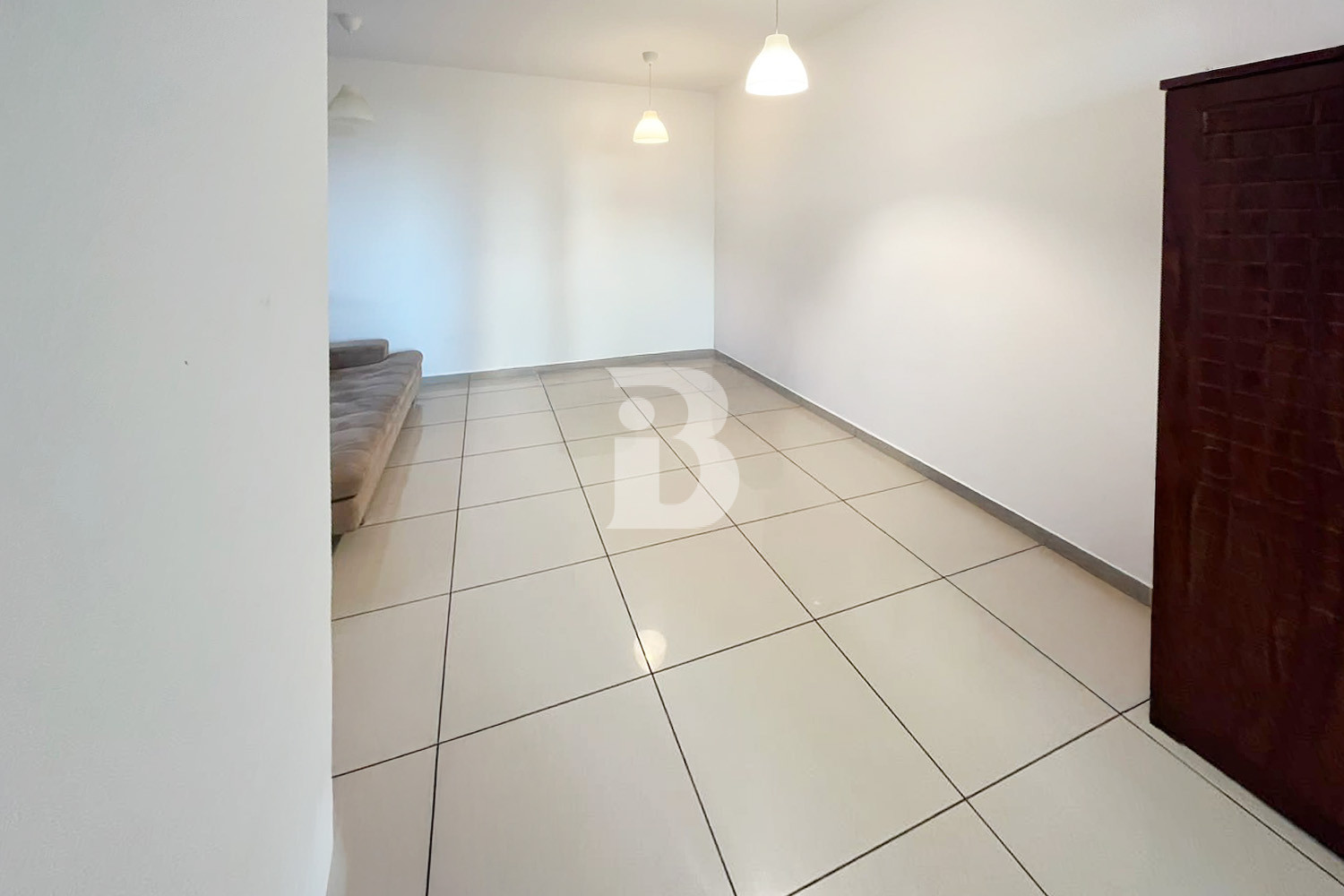 VACANT | UNFURNISHED 1BR | NEAR TRAM | NO AGENTS