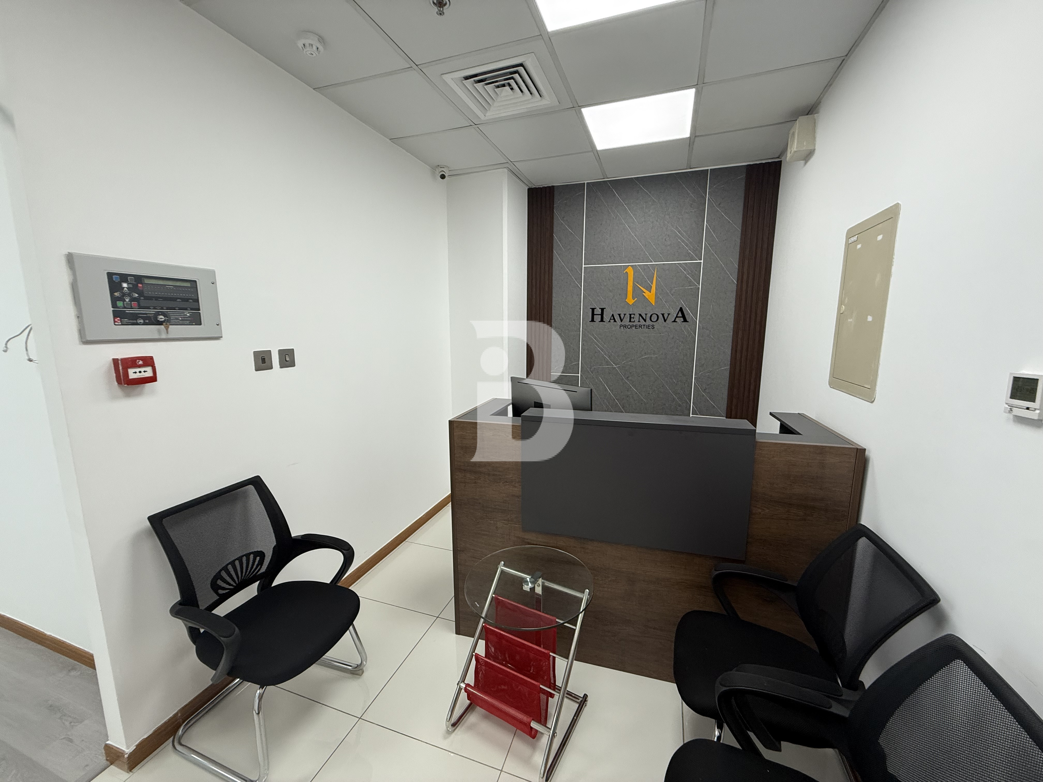 VASTU COMPLIANT | 3 PARKING | FURNISHED UNIT
