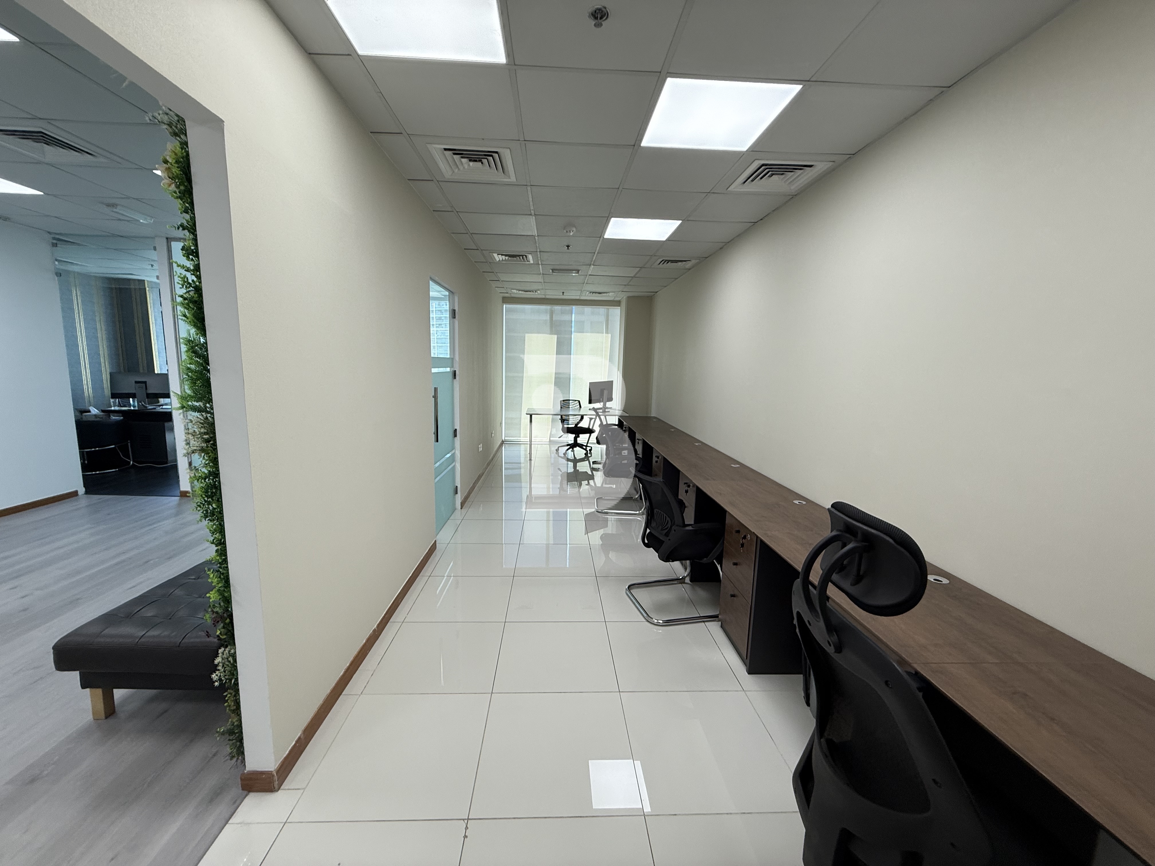 VASTU COMPLIANT | 3 PARKING | FURNISHED UNIT