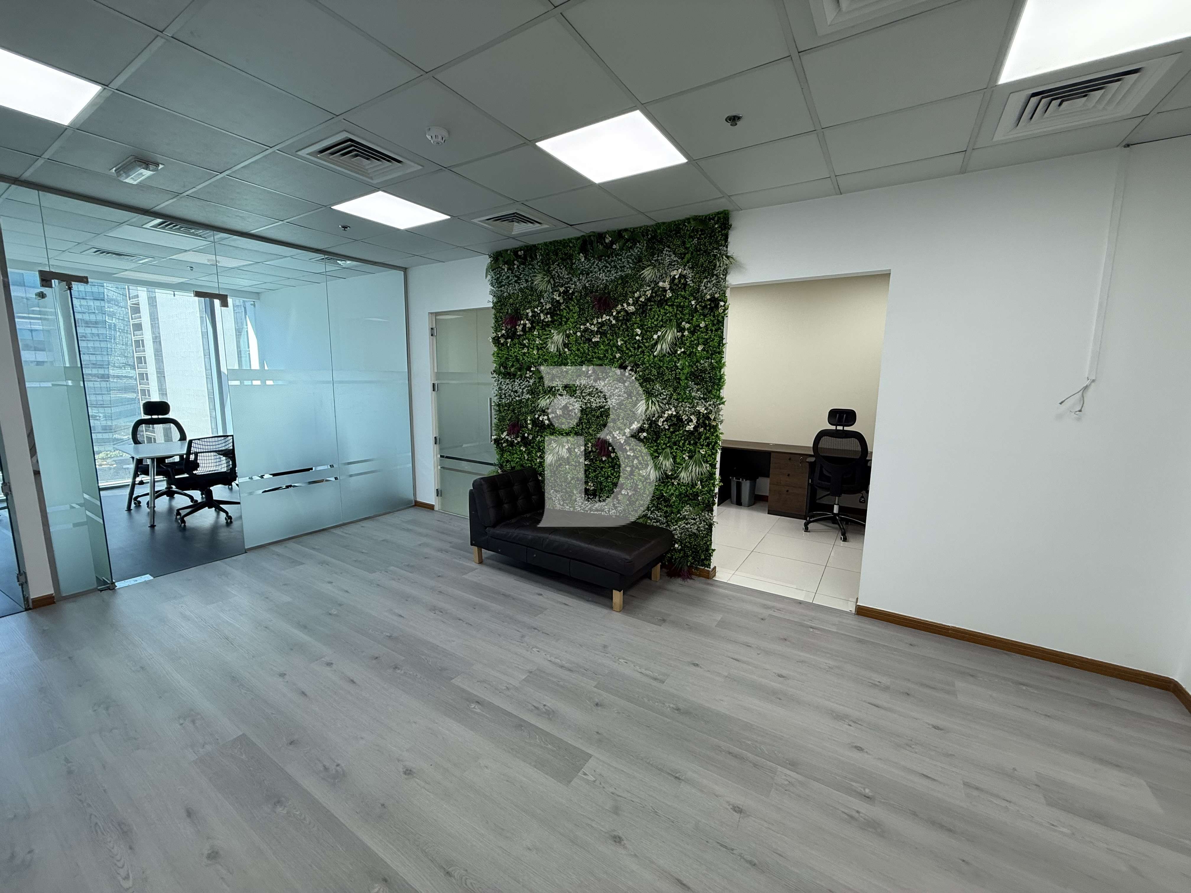 VASTU COMPLIANT | 3 PARKING | FURNISHED UNIT