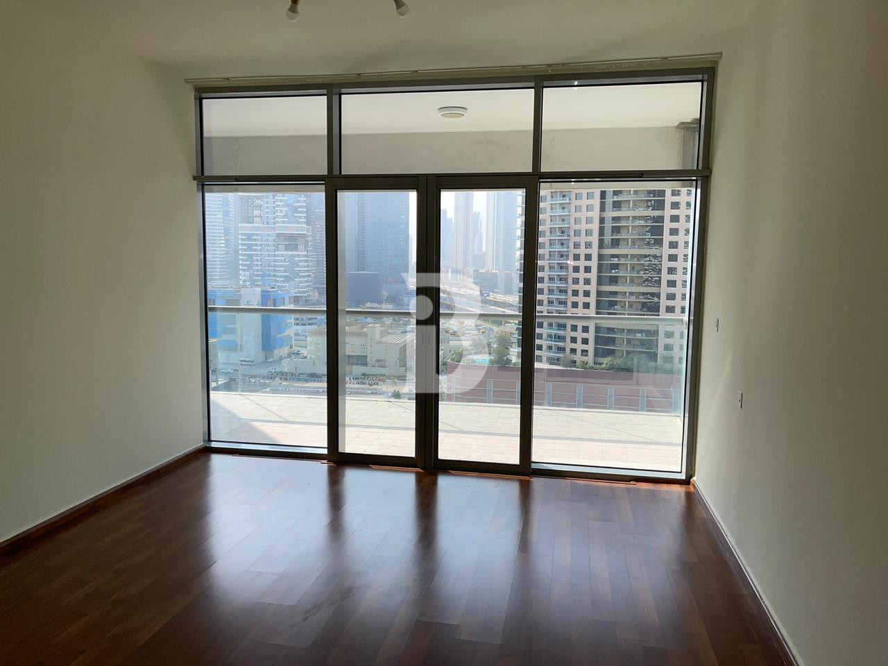 Canal view I Vacant I Upgraded I Large Living