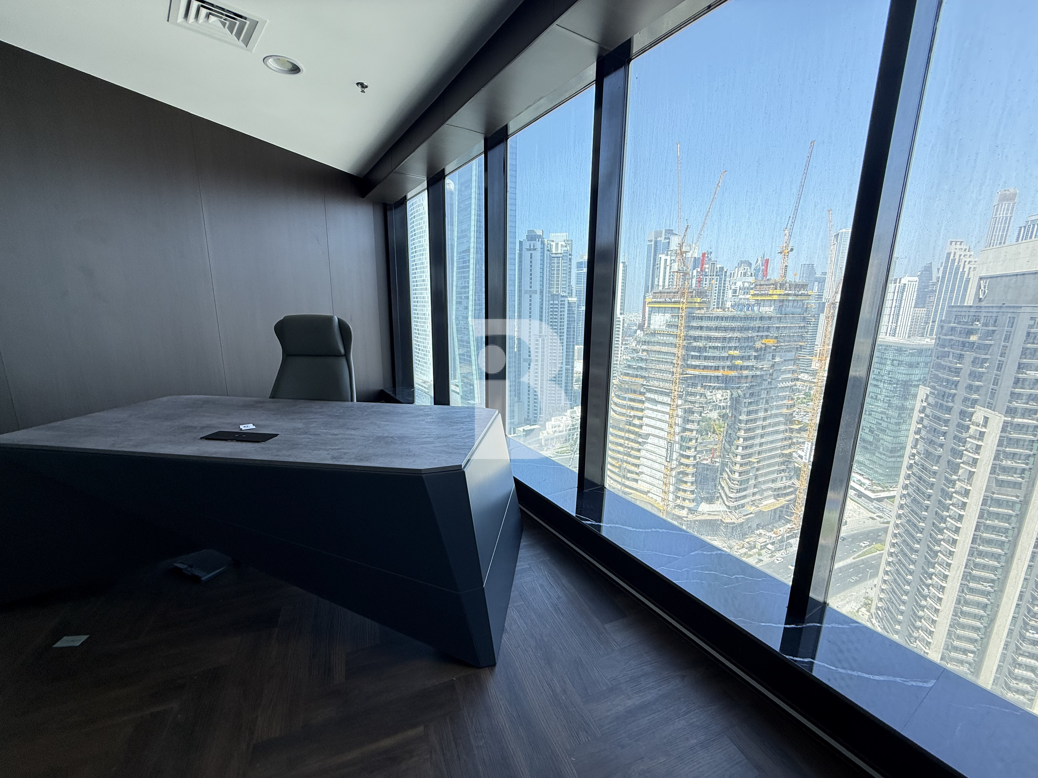 LUXURY|FULLY FURNISHED|WALKABLE TO METRO|VACANT