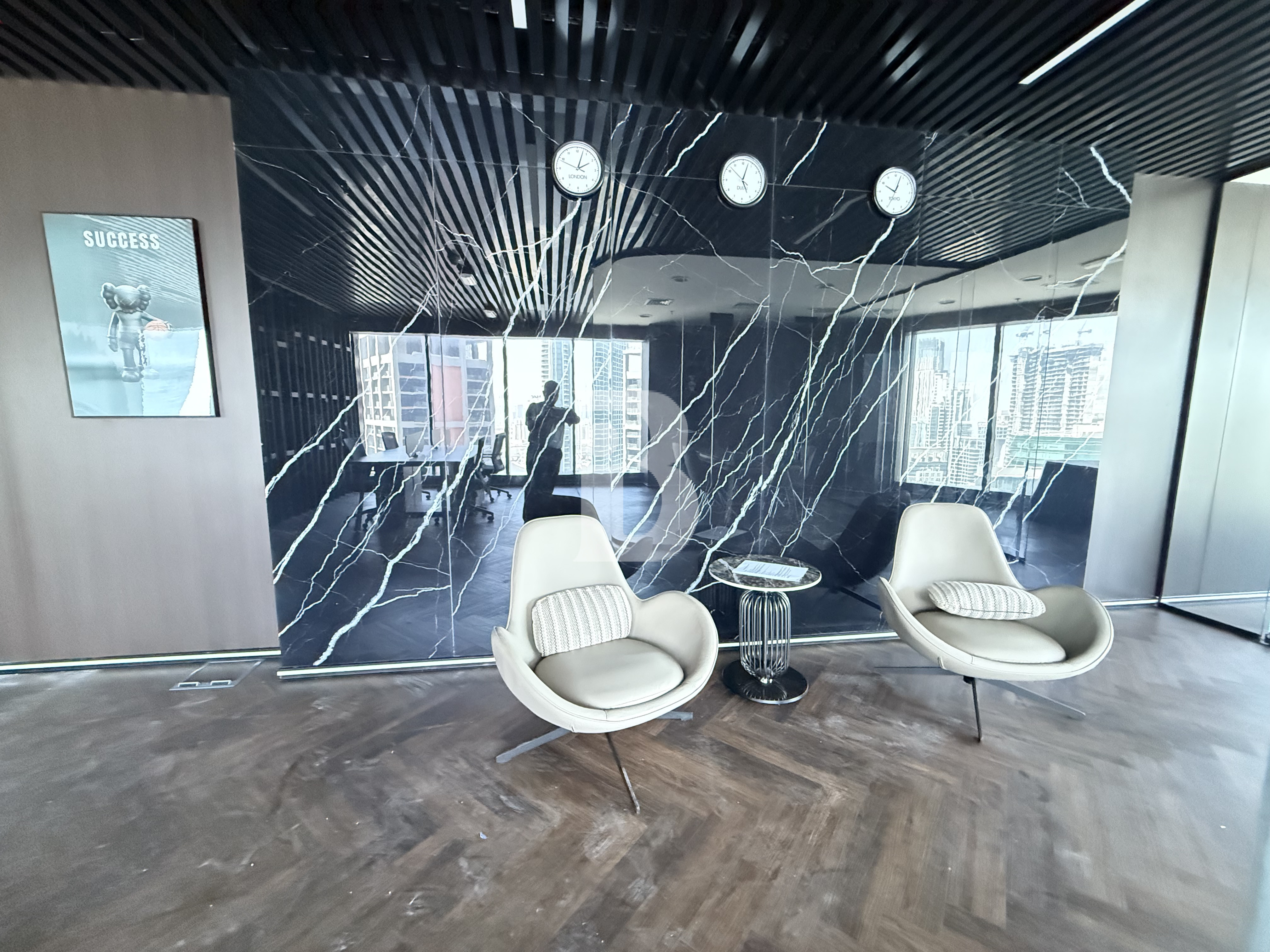 LUXURY|FULLY FURNISHED|WALKABLE TO METRO|VACANT