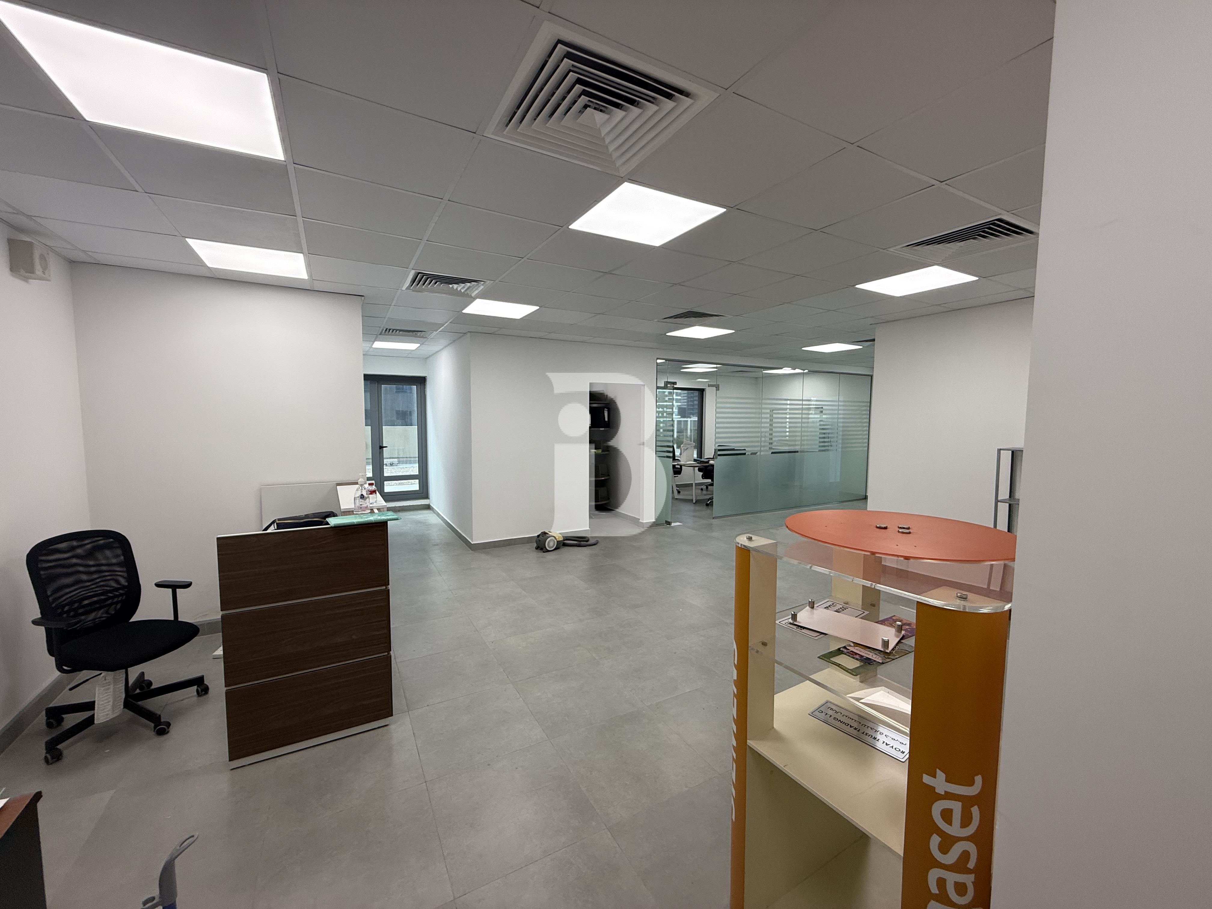 VASTU COMPLIANT | 1 PARKING | FURNISHED UNIT